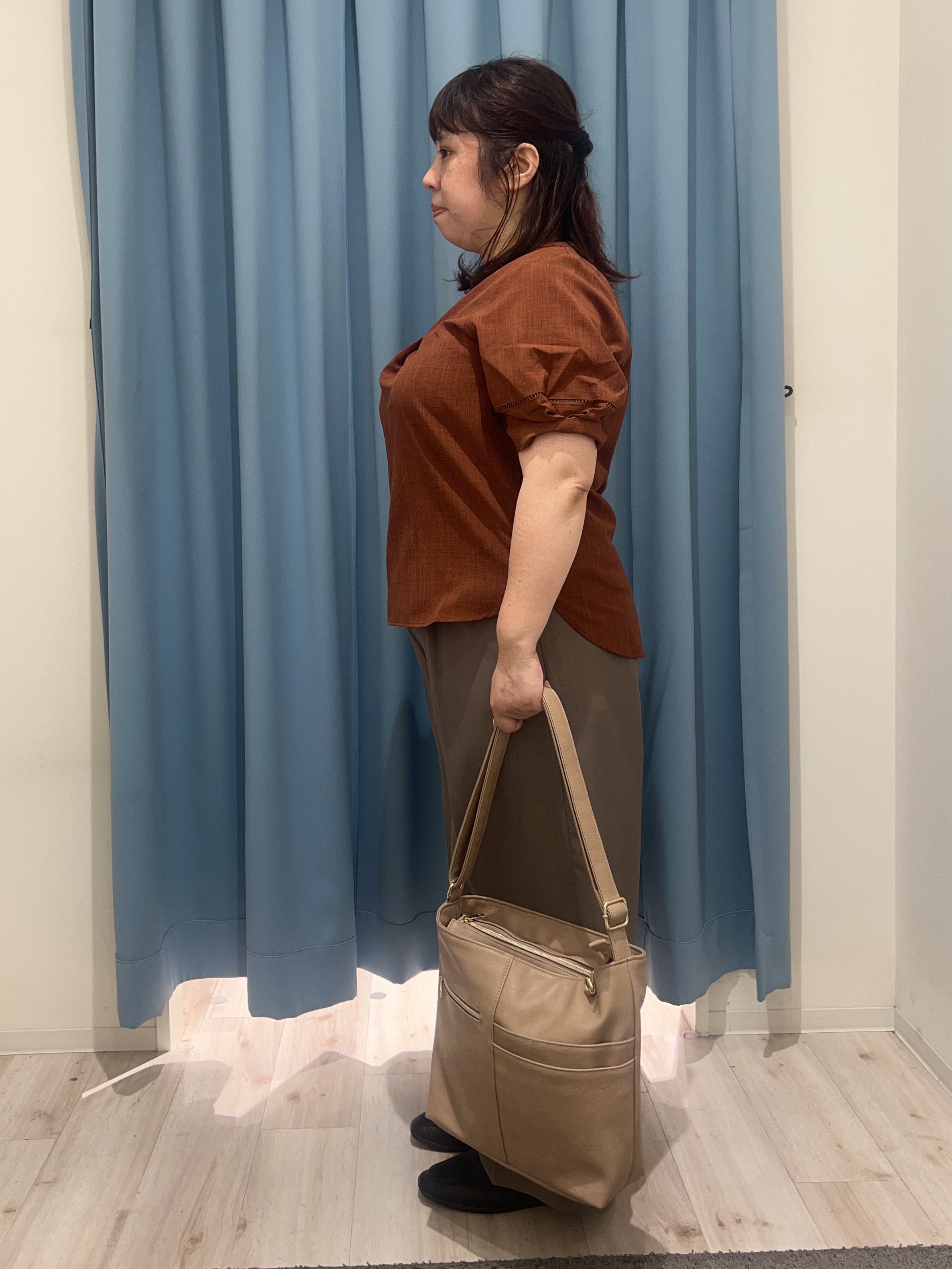 くーさんの「SHOO･LA･RUE｜【洗濯後しわになりにくい/インせずきまる】お袖のハシゴレースが涼やかな印象 麻調スキッパーブラウス」を使ったコーディネート