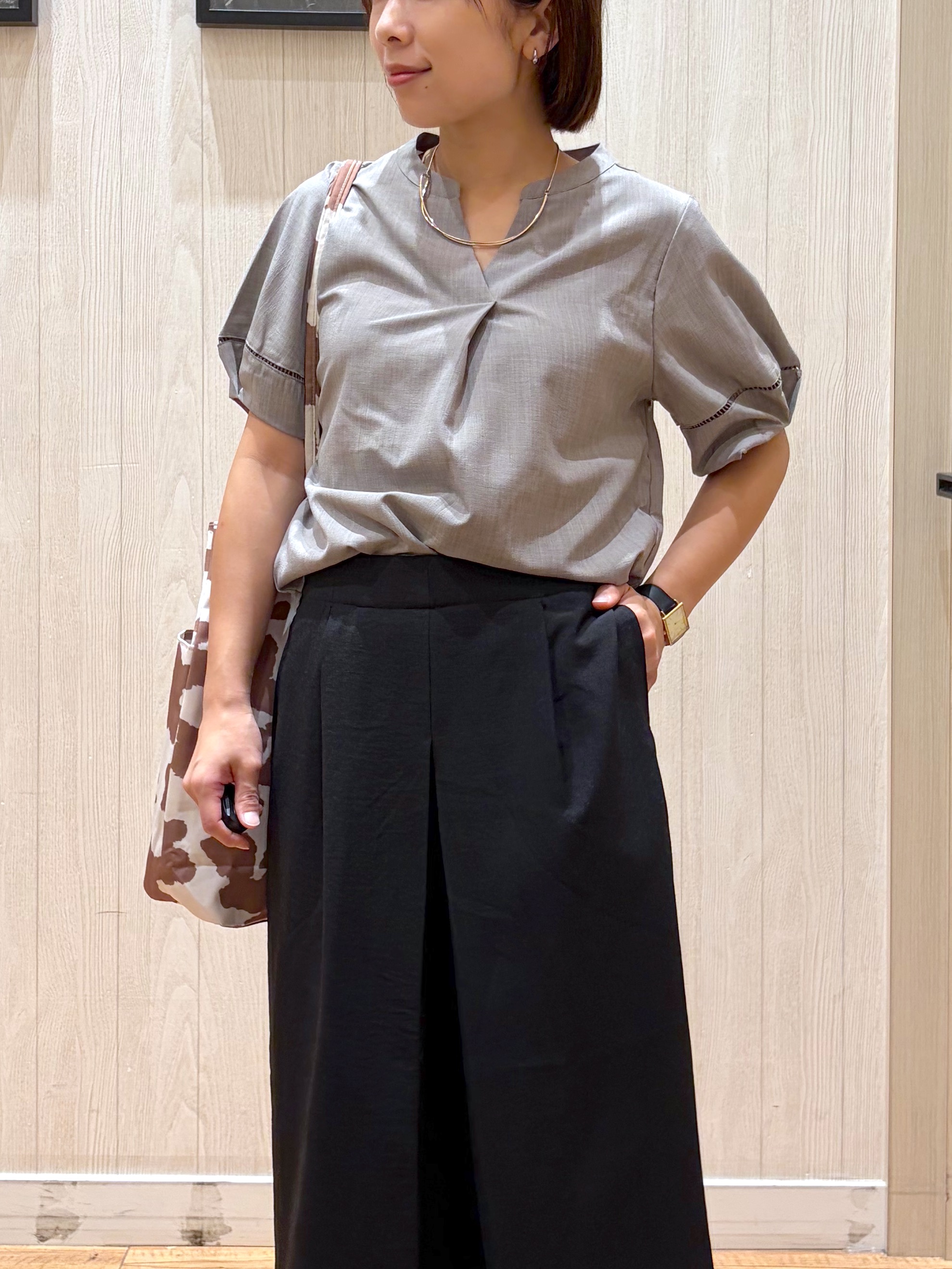 shirayuuuさんの「SHOO･LA･RUE｜【洗濯後しわになりにくい/インせずきまる】お袖のハシゴレースが涼やかな印象 麻調スキッパーブラウス」を使ったコーディネート