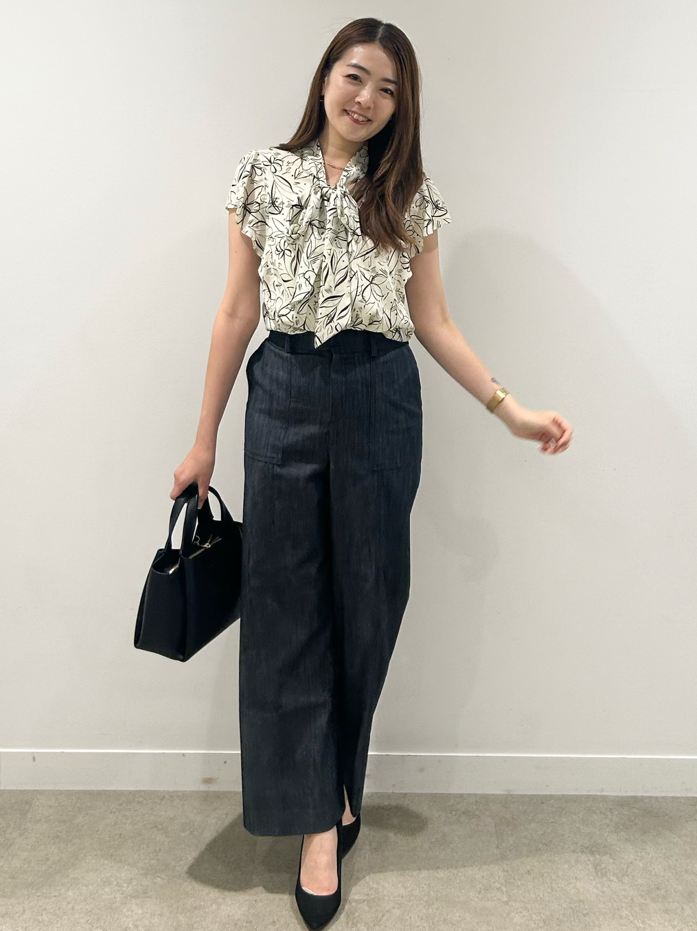 hayaseさんの「COUP DE CHANCE｜【手洗い可／伸縮性あり】きれいめデニムパンツ」を使ったコーディネート