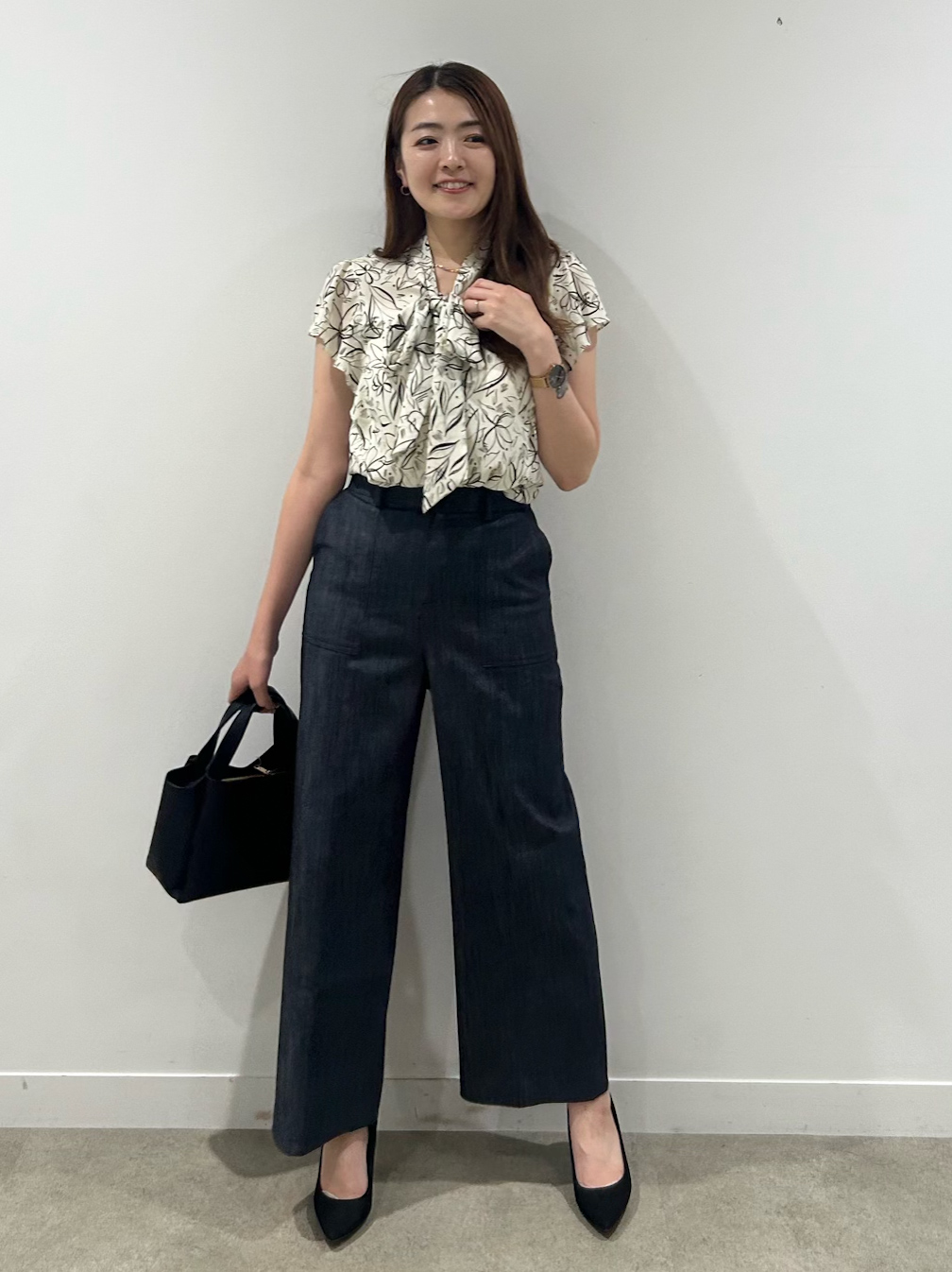 hayaseさんの「COUP DE CHANCE｜【手洗い可／伸縮性あり】きれいめデニムパンツ」を使ったコーディネート