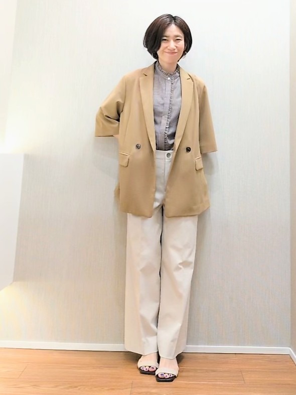 ミズタさんの「UNTITLED｜【接触冷感/通気性/洗える】スタンドカラーフリルブラウス」を使ったコーディネート