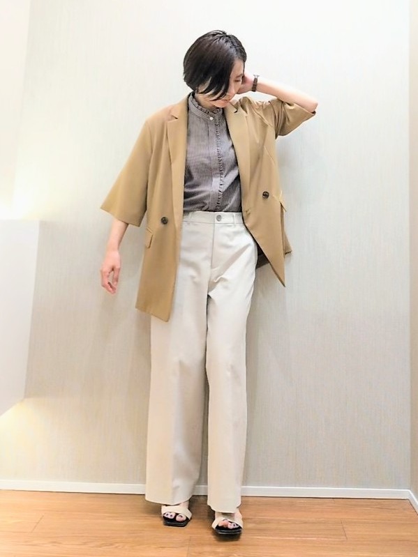 ミズタさんの「UNTITLED｜【接触冷感/通気性/洗える】スタンドカラーフリルブラウス」を使ったコーディネート