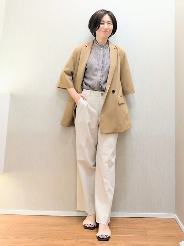 ミズタさんの「UNTITLED｜【接触冷感/通気性/洗える】スタンドカラーフリルブラウス」を使ったコーディネート