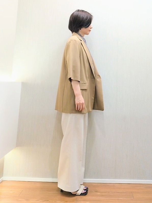 ミズタさんの「UNTITLED｜【接触冷感/通気性/洗える】スタンドカラーフリルブラウス」を使ったコーディネート