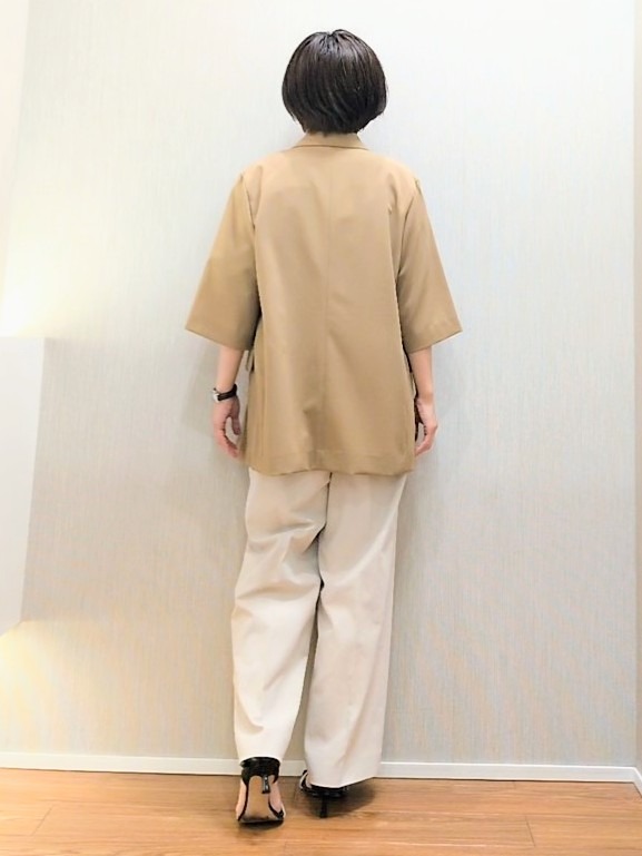ミズタさんの「UNTITLED｜【接触冷感/通気性/洗える】スタンドカラーフリルブラウス」を使ったコーディネート