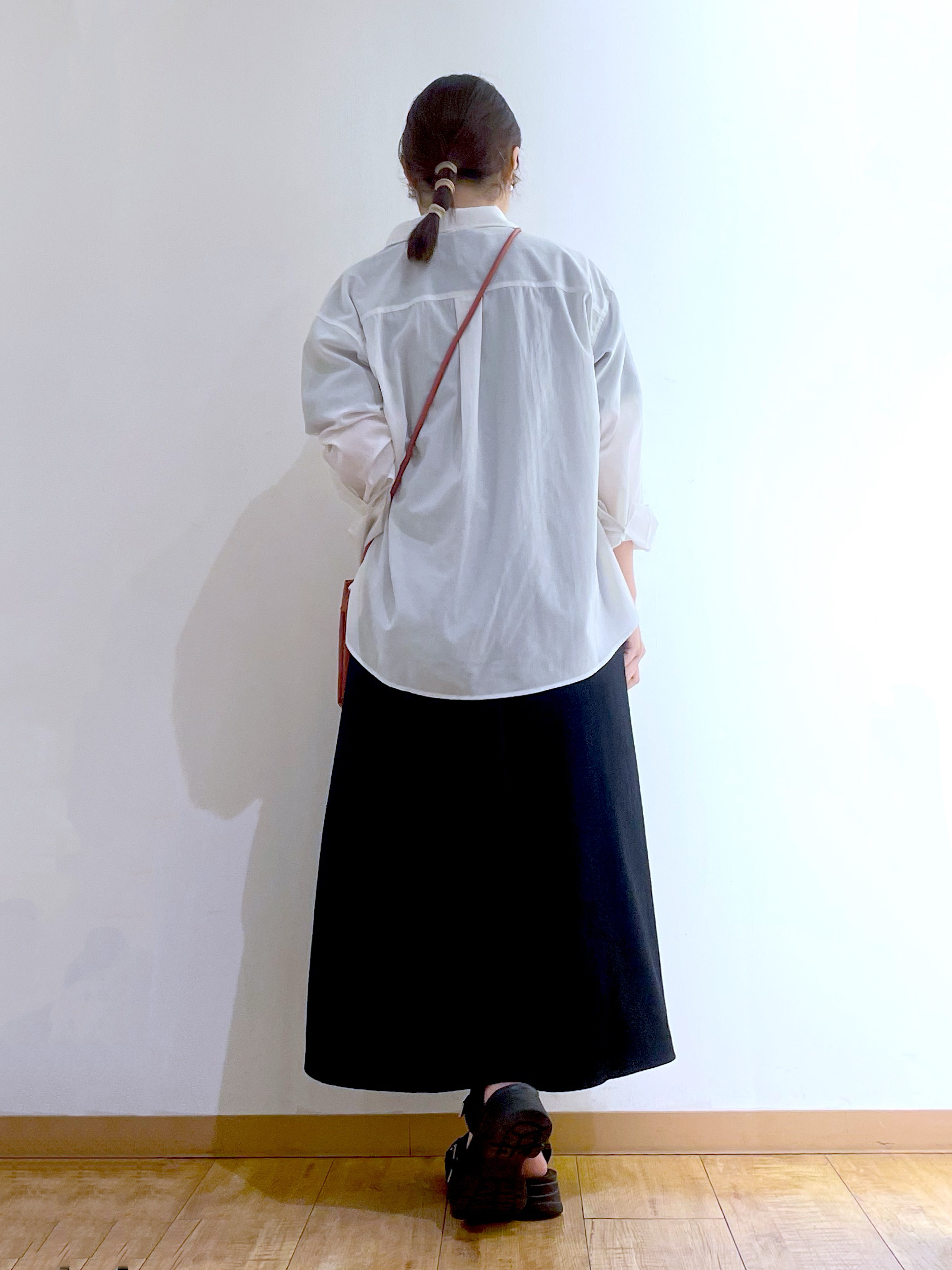 かのさんの「SHOO･LA･RUE｜【通気性〇/S-LL/洗濯機可】大人のきちんとベーシックシャツ」を使ったコーディネート
