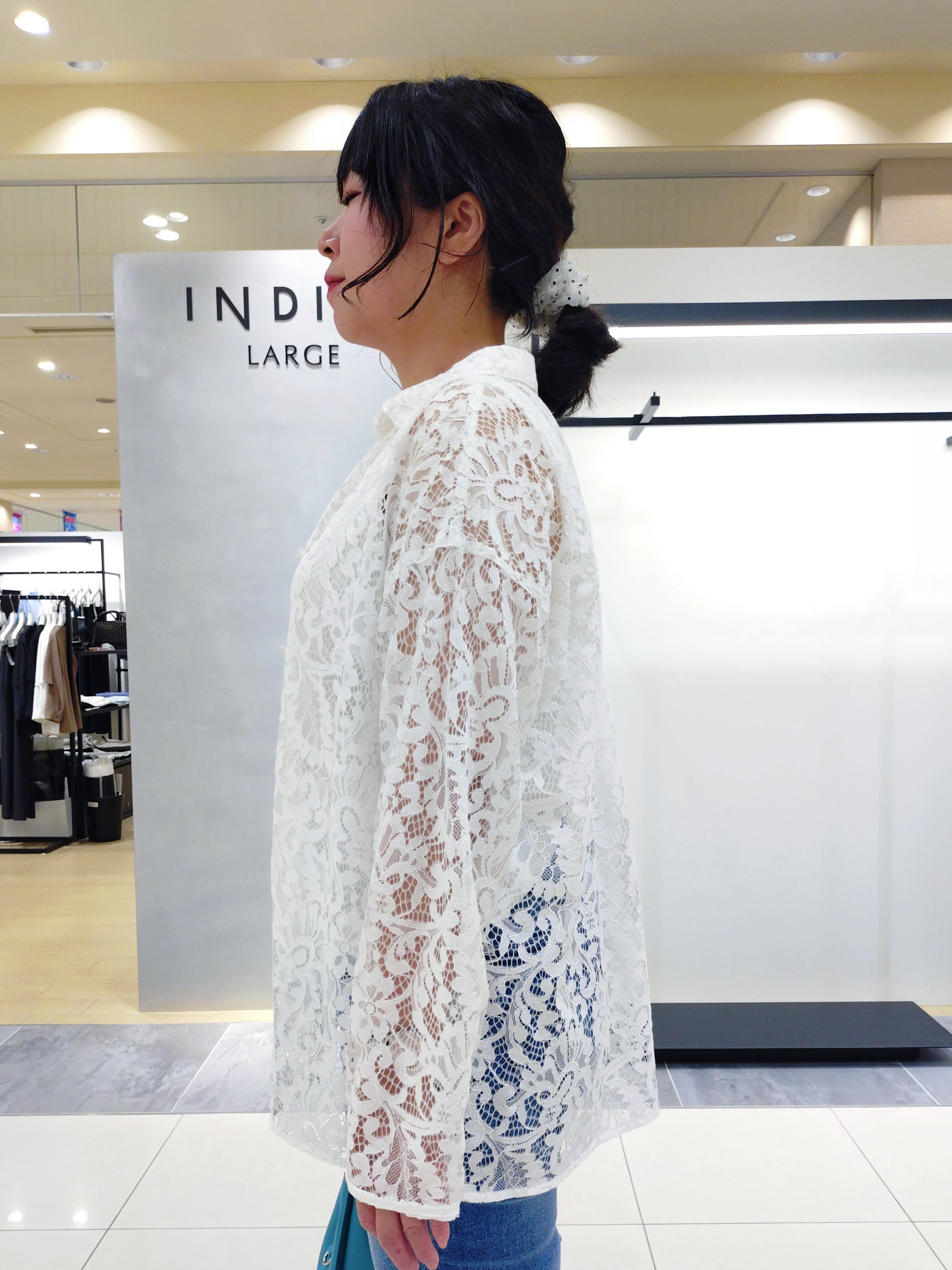 TOMOMIさんの「INDIVI｜【長さ調整自由】メタルカーブバーネックレス」を使ったコーディネート