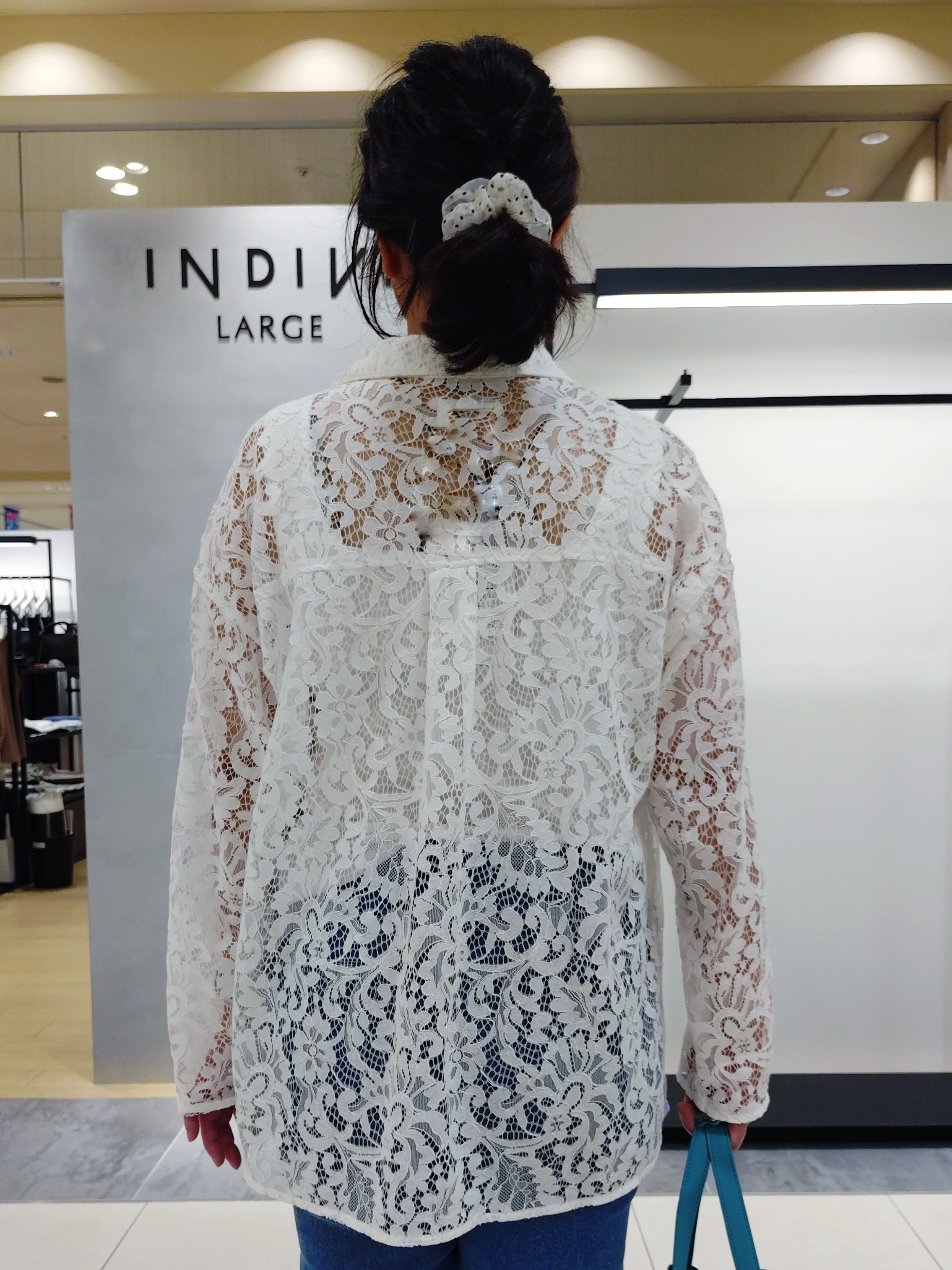 TOMOMIさんの「INDIVI｜【長さ調整自由】メタルカーブバーネックレス」を使ったコーディネート
