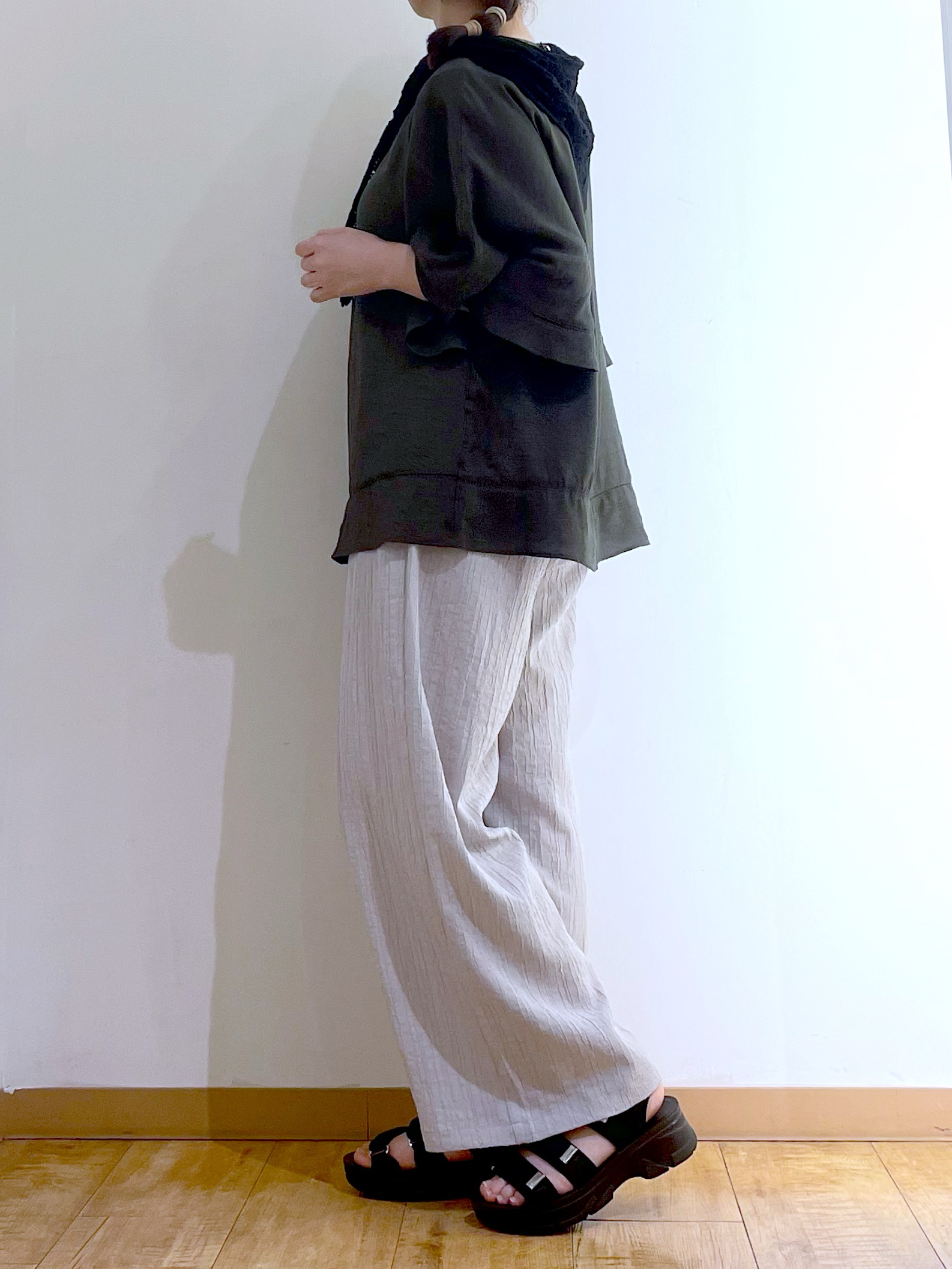 かのさんの「SHOO･LA･RUE｜【ひんやり/S-LL/体型カバー】はしごレースが涼し気な スラブポンチョ風ブラウス」を使ったコーディネート