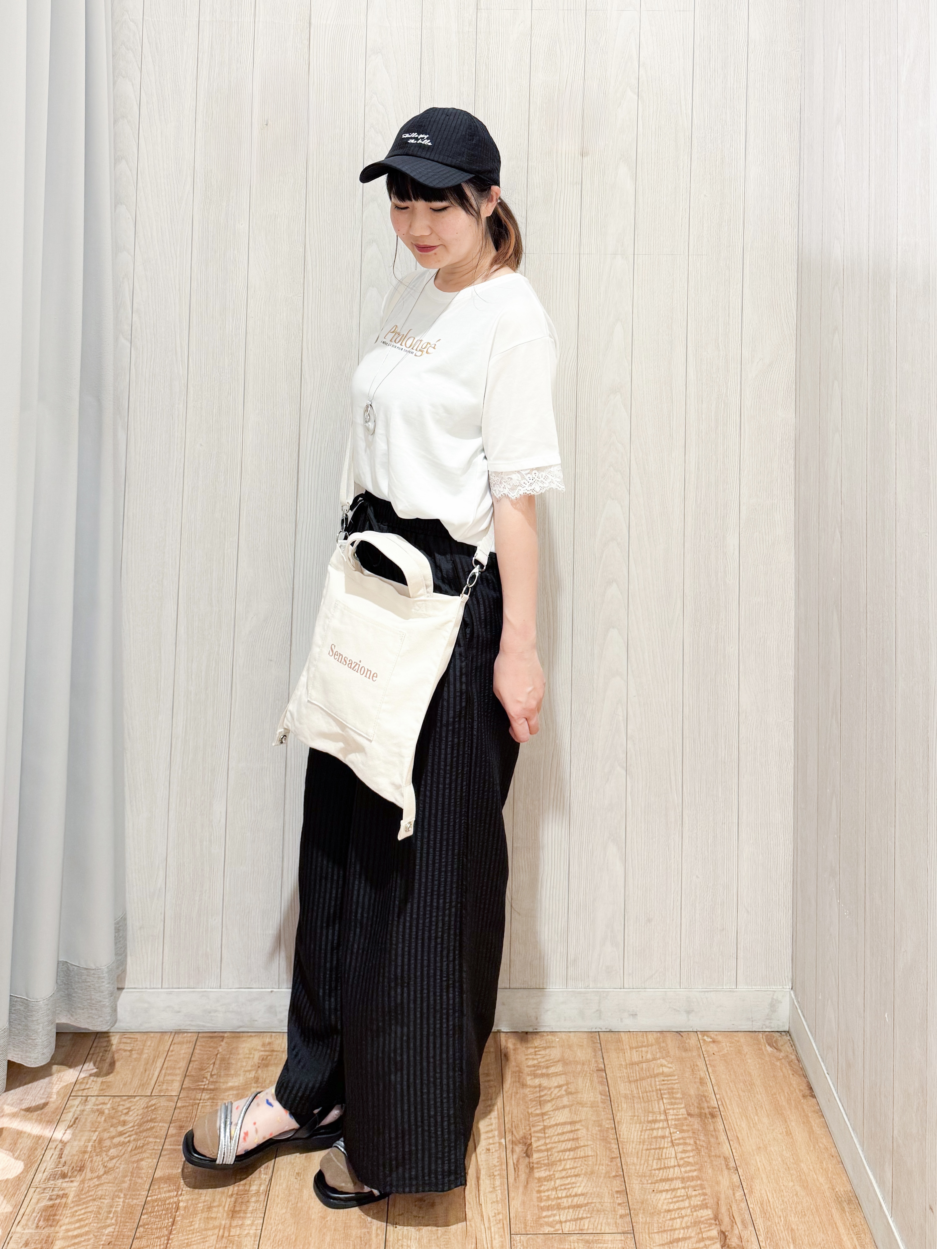 愛さんの「SHOO･LA･RUE｜【ひんやり/UV/S-LL】柄アソート お袖レースが旬顔 上品に決まる大人Tシャツ」を使ったコーディネート