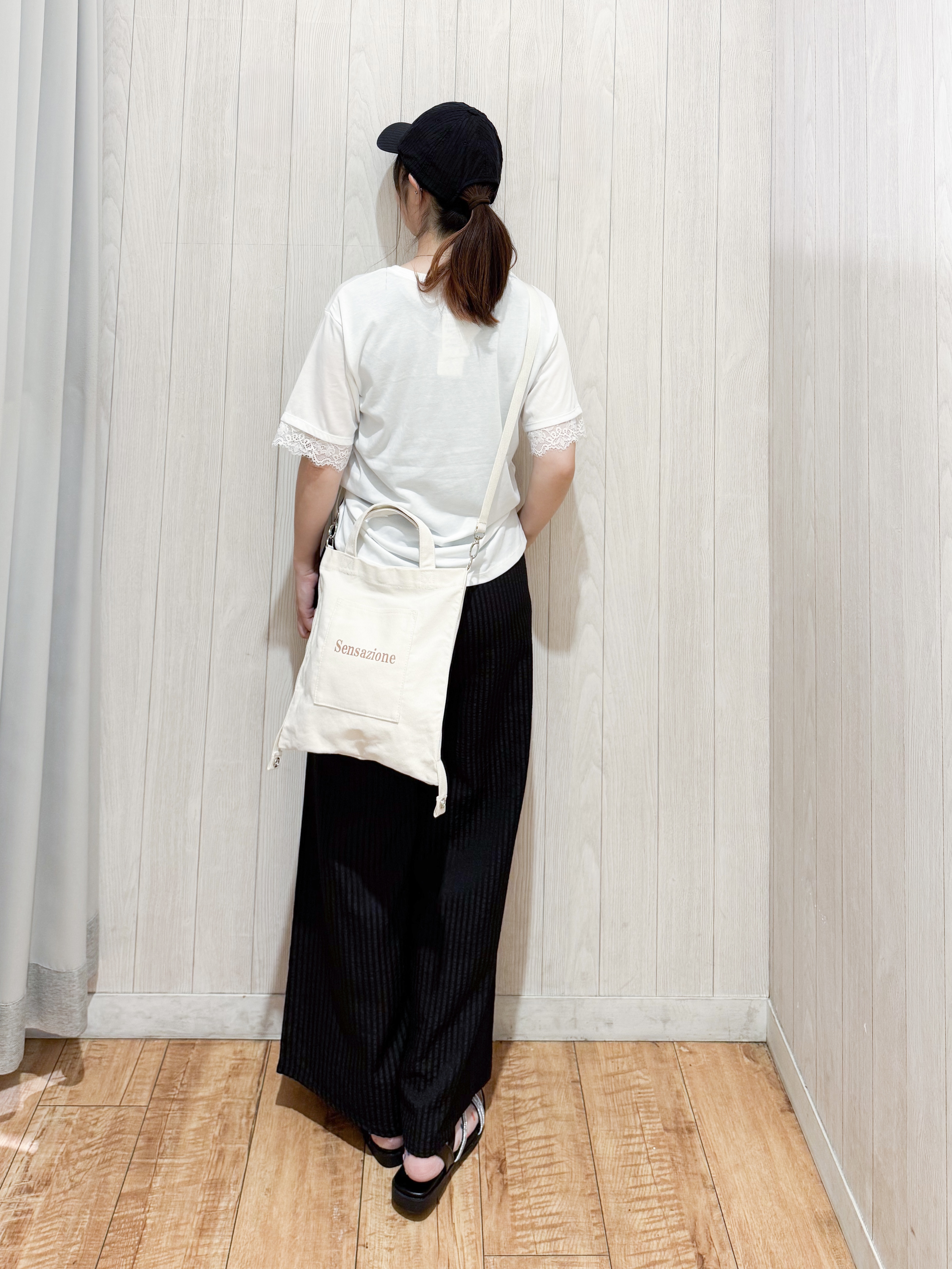 愛さんの「SHOO･LA･RUE｜【ひんやり/UV/S-LL】柄アソート お袖レースが旬顔 上品に決まる大人Tシャツ」を使ったコーディネート