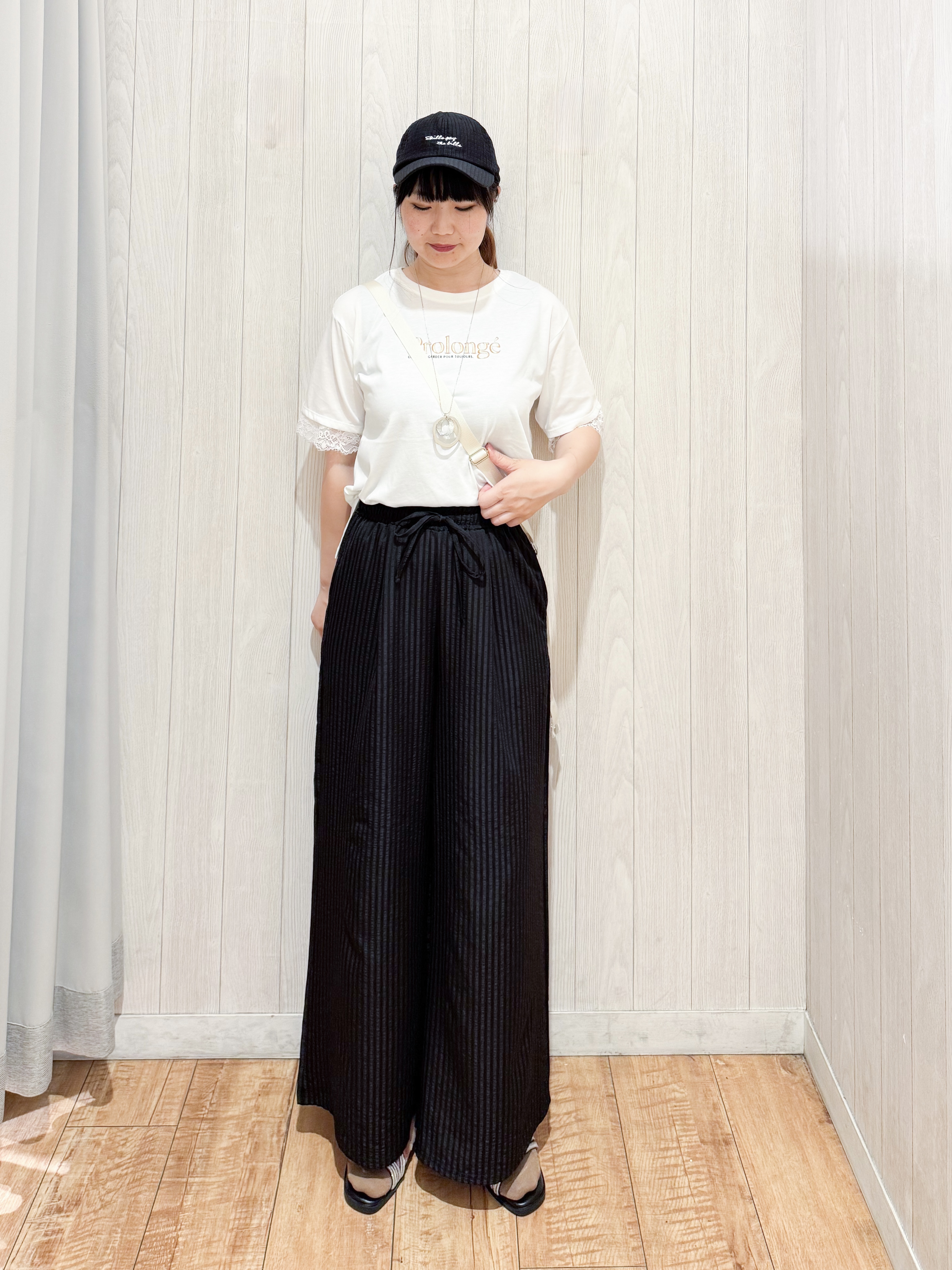 愛さんの「SHOO･LA･RUE｜【ひんやり/UV/S-LL】柄アソート お袖レースが旬顔 上品に決まる大人Tシャツ」を使ったコーディネート