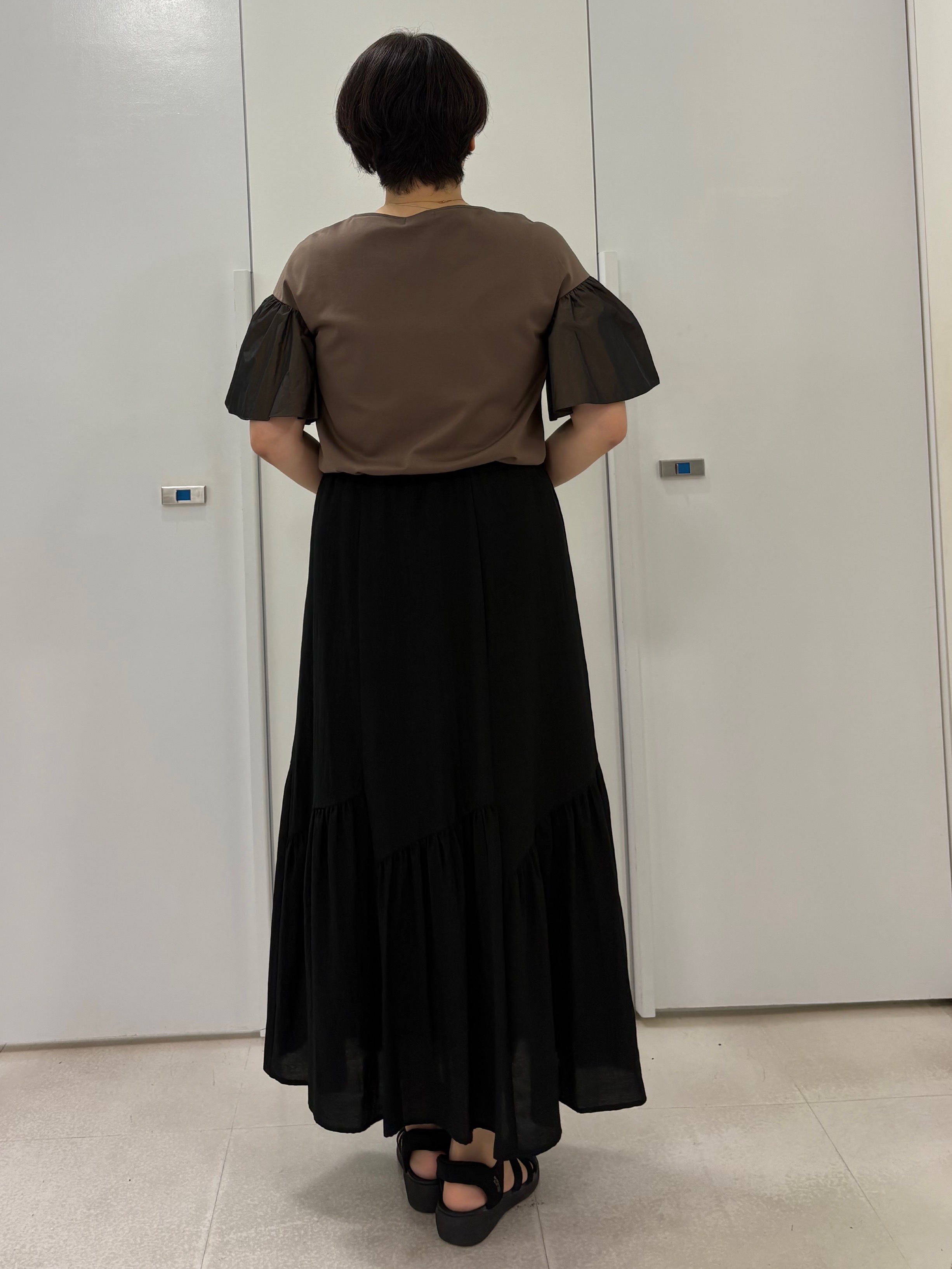 hIさんの「COUP DE CHANCE｜【手洗い可／日本製】フレアスリーブプルオーバー」を使ったコーディネート