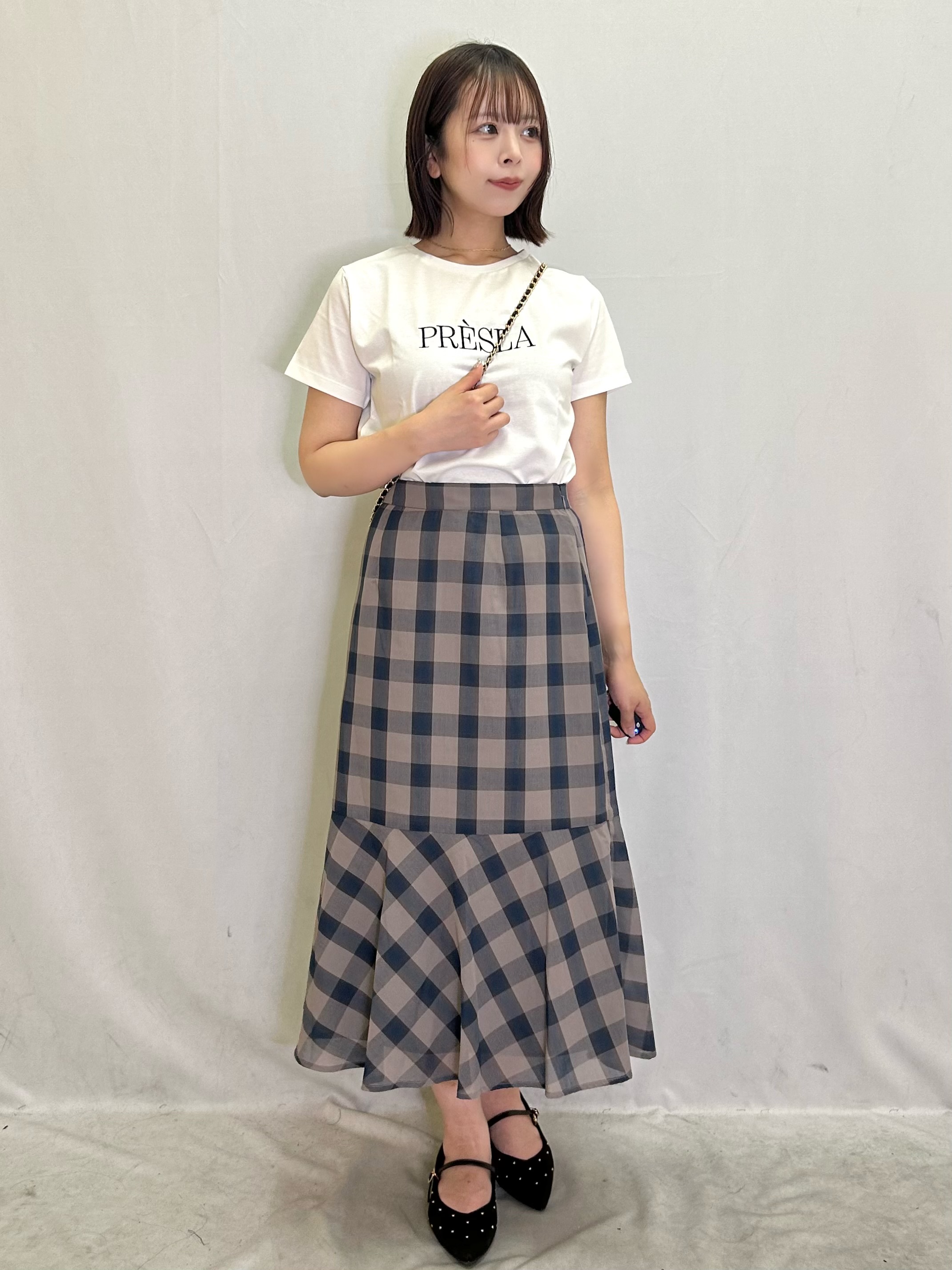 きららさんの「index｜【接触冷感／UVケア】裾レースロゴTシャツ《洗濯機OK／S-3L》」を使ったコーディネート