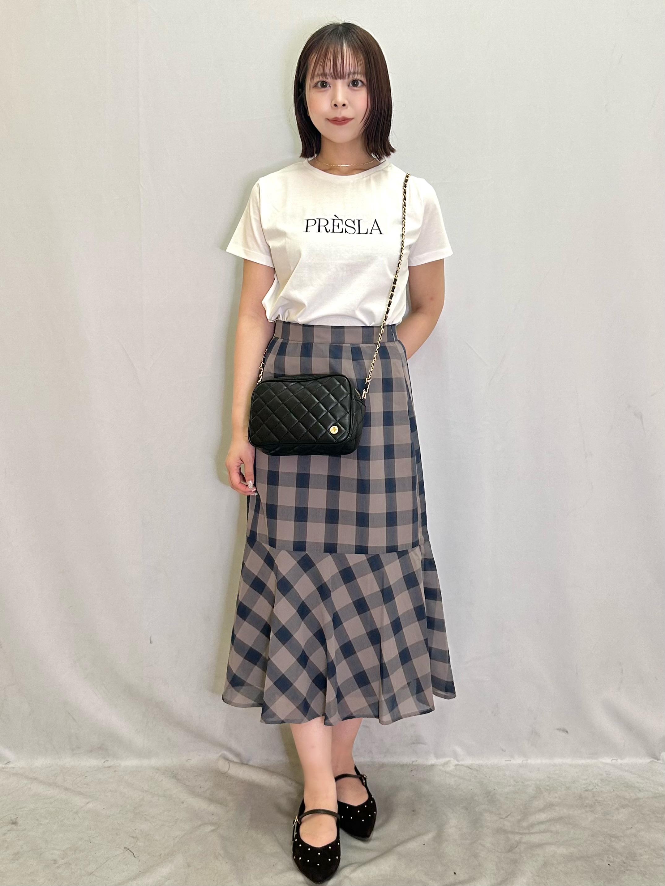 きららさんの「index｜【接触冷感／UVケア】裾レースロゴTシャツ《洗濯機OK／S-3L》」を使ったコーディネート