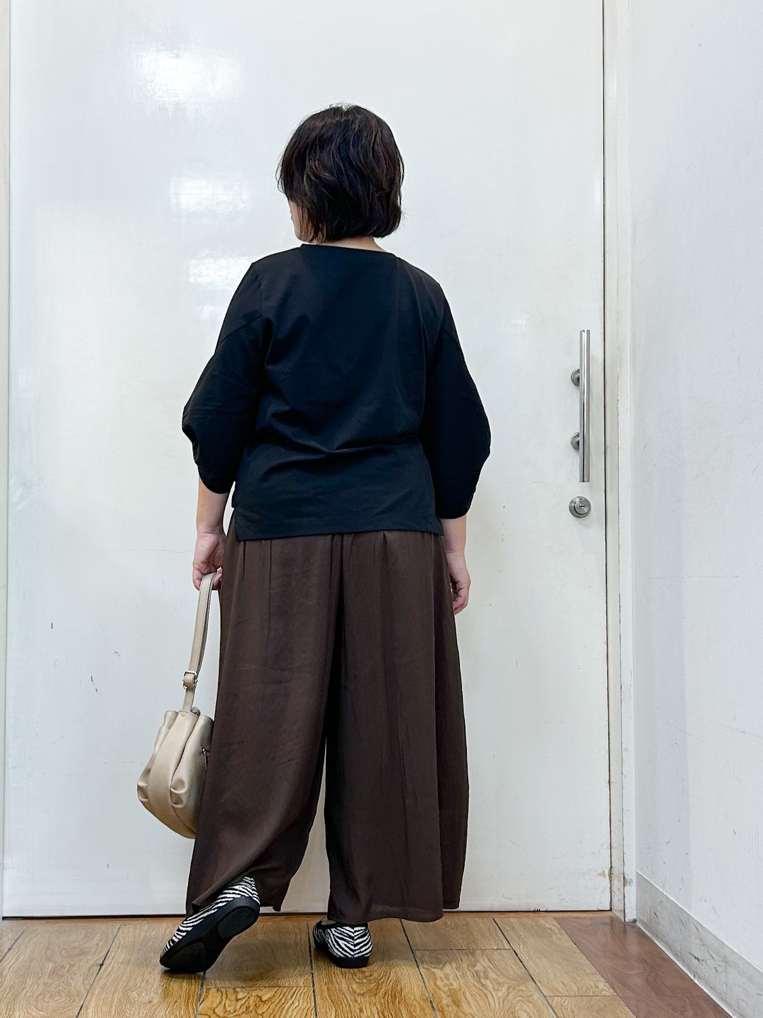 haruさんの「SHOO･LA･RUE｜Tシャツ以上ブラウス未満 ツイストスリーブの上品トップス」を使ったコーディネート