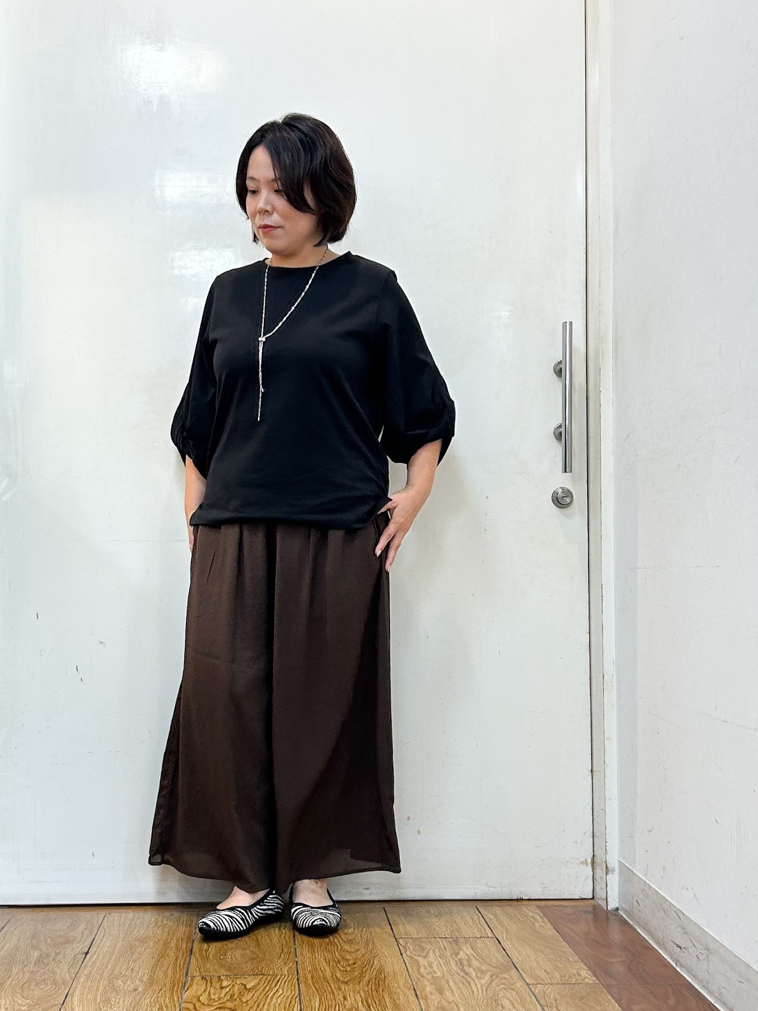 haruさんの「SHOO･LA･RUE｜Tシャツ以上ブラウス未満 ツイストスリーブの上品トップス」を使ったコーディネート