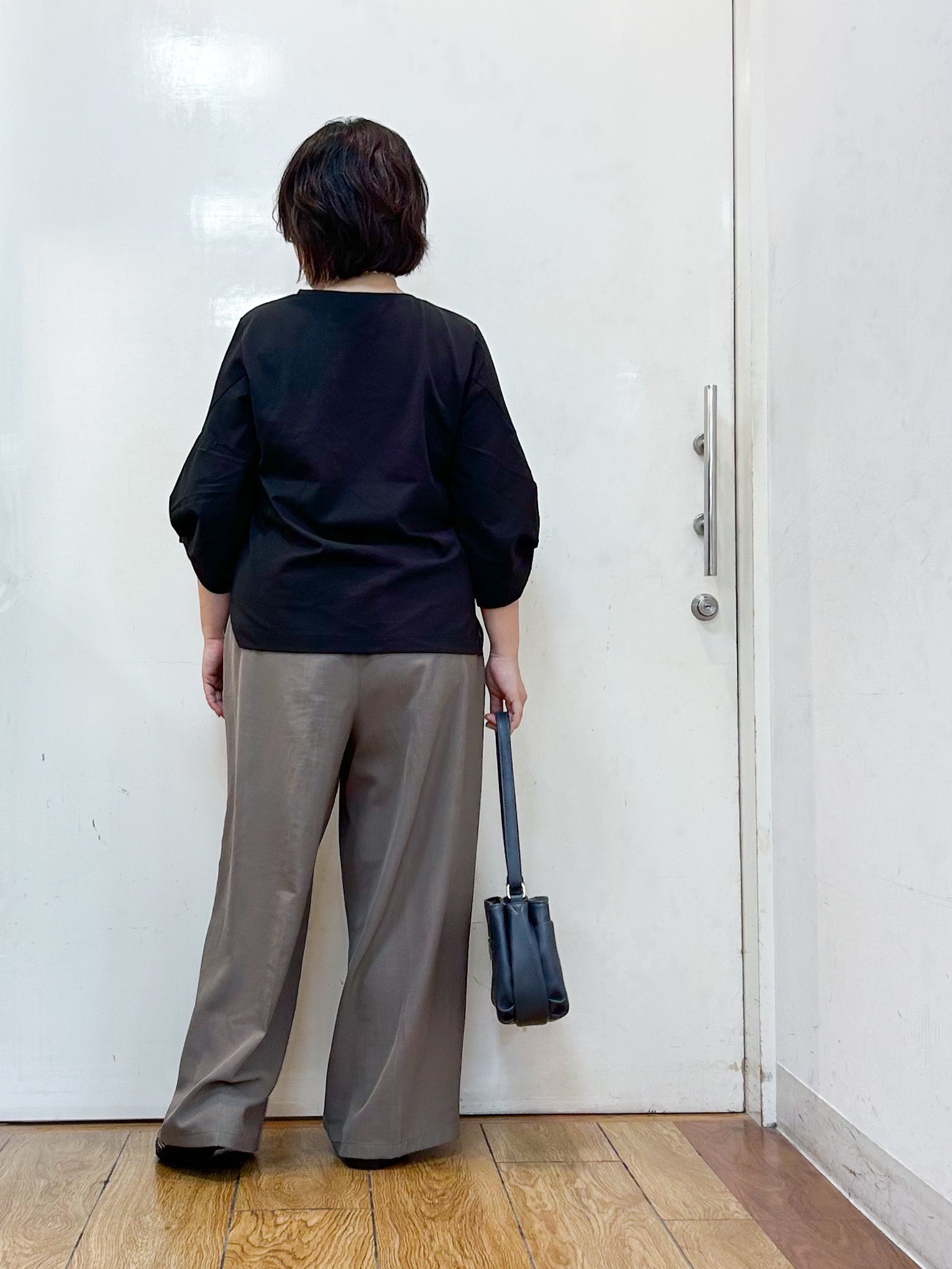 haruさんの「SHOO･LA･RUE｜Tシャツ以上ブラウス未満 ツイストスリーブの上品トップス」を使ったコーディネート