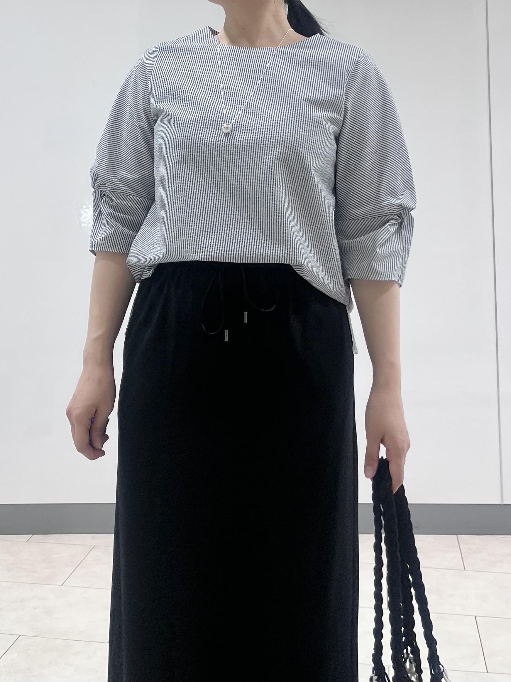 hasuさんの「INDIVI｜【撥水／UVケア】ねじり袖サッカートップス」を使ったコーディネート