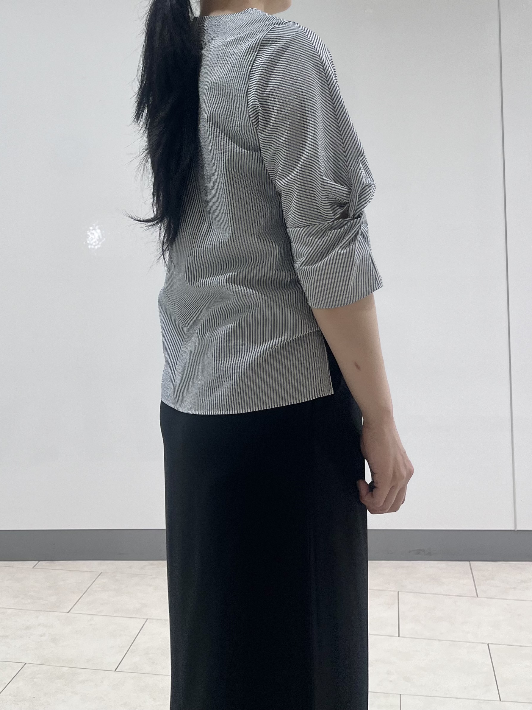 hasuさんの「INDIVI｜【撥水／UVケア】ねじり袖サッカートップス」を使ったコーディネート