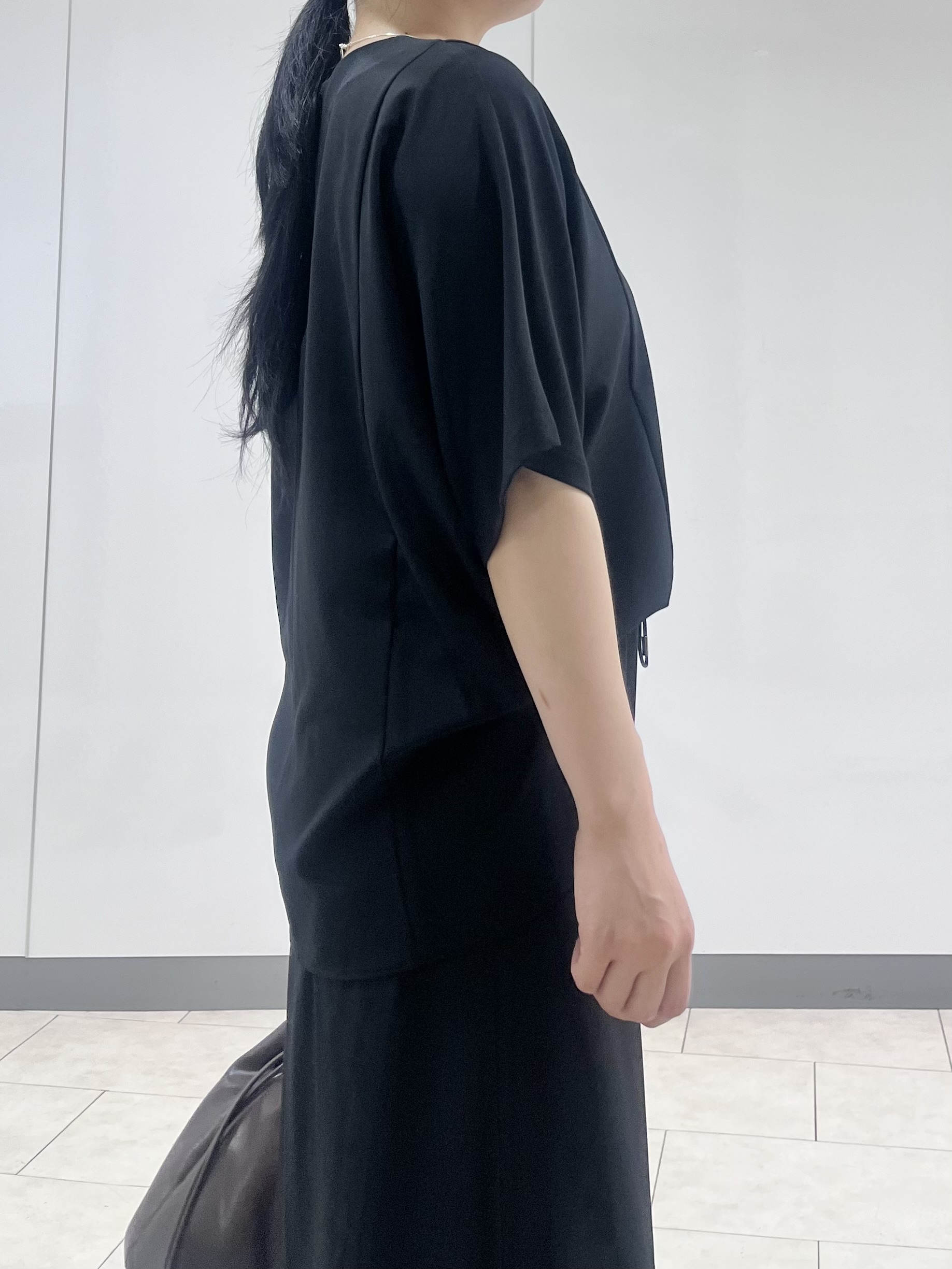 hasuさんの「INDIVI｜【体型＆二の腕カバー/着る日傘】ドルマントップス」を使ったコーディネート