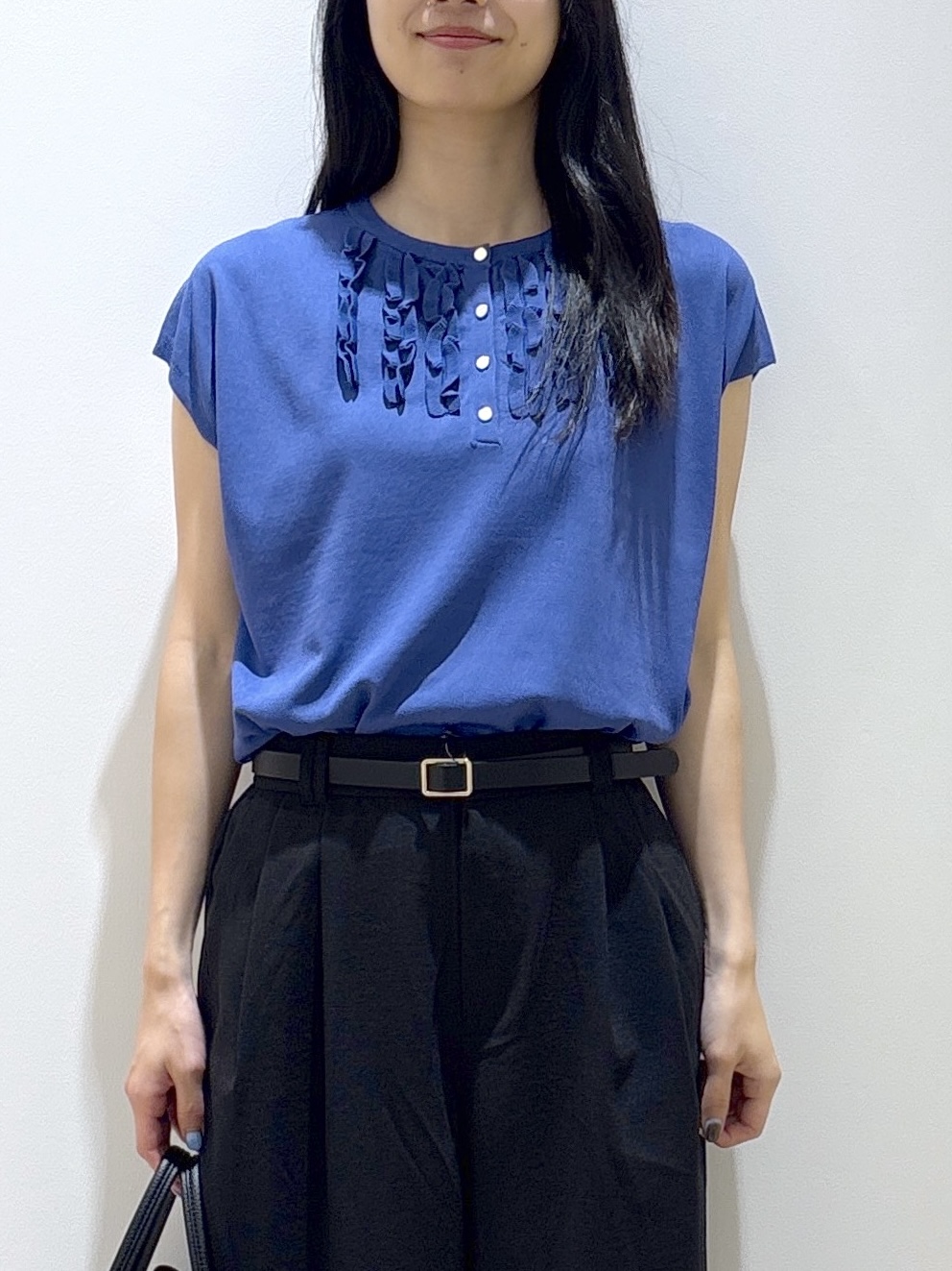 sachikoさんの「OPAQUE.CLIP｜【接触冷感／UV】フリルフレンチスリーブニット《洗濯機OK》」を使ったコーディネート