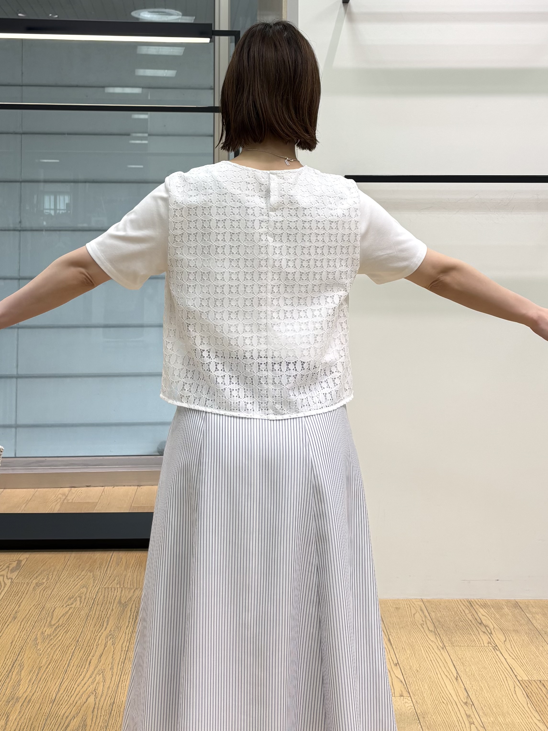 asamiさんの「INDIVI｜【洗える】レイヤード風レースコンビTシャツ」を使ったコーディネート