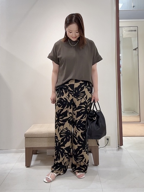 YUIさんの「UNTITLED｜【セットアップ可/UVカット/前後2WAY】リラクシーフレンチスリーブブラウス」を使ったコーディネート