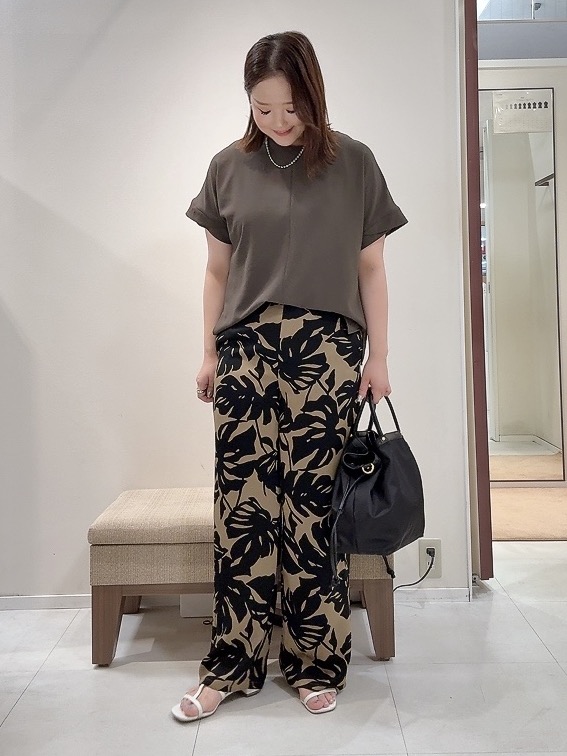 YUIさんの「UNTITLED｜【セットアップ可/UVカット/前後2WAY】リラクシーフレンチスリーブブラウス」を使ったコーディネート