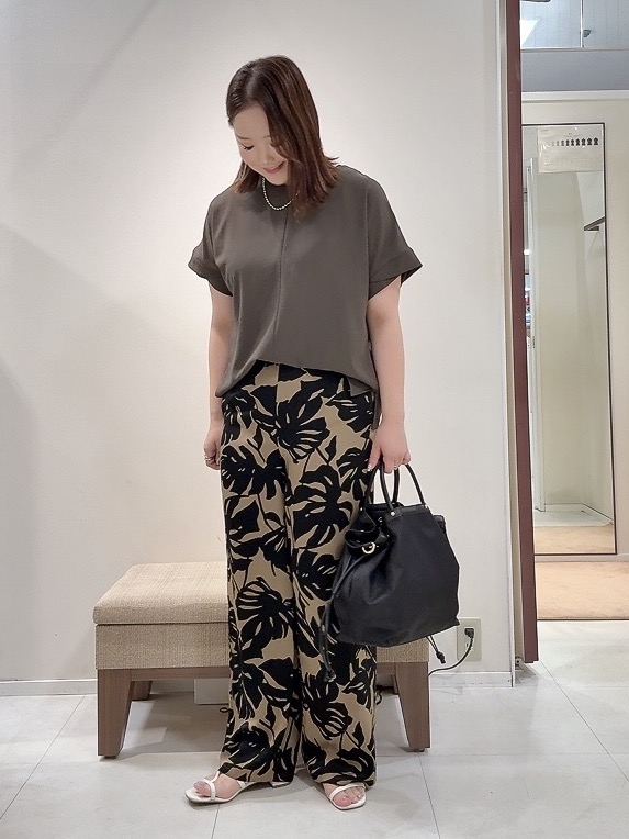 YUIさんの「UNTITLED｜【セットアップ可/UVカット/前後2WAY】リラクシーフレンチスリーブブラウス」を使ったコーディネート