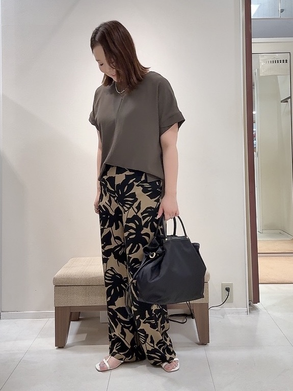 YUIさんの「UNTITLED｜【セットアップ可/UVカット/前後2WAY】リラクシーフレンチスリーブブラウス」を使ったコーディネート