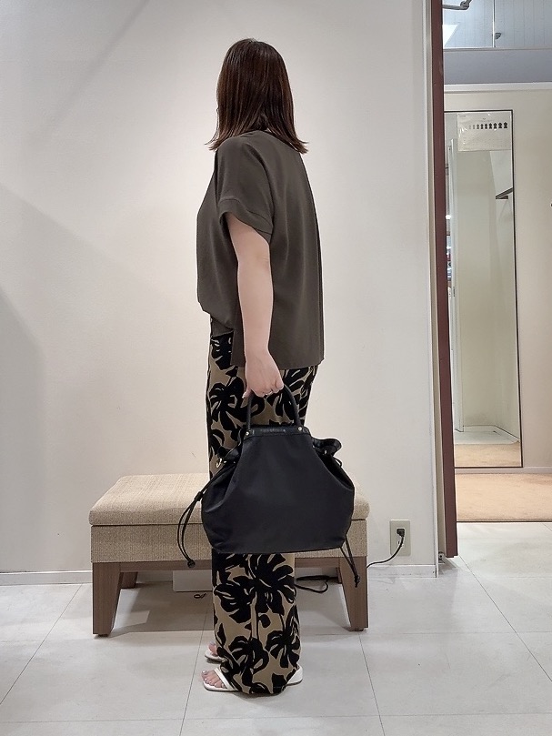 YUIさんの「UNTITLED｜【セットアップ可/UVカット/前後2WAY】リラクシーフレンチスリーブブラウス」を使ったコーディネート