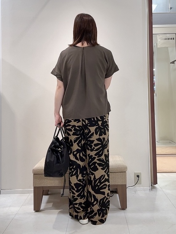 YUIさんの「UNTITLED｜【セットアップ可/UVカット/前後2WAY】リラクシーフレンチスリーブブラウス」を使ったコーディネート