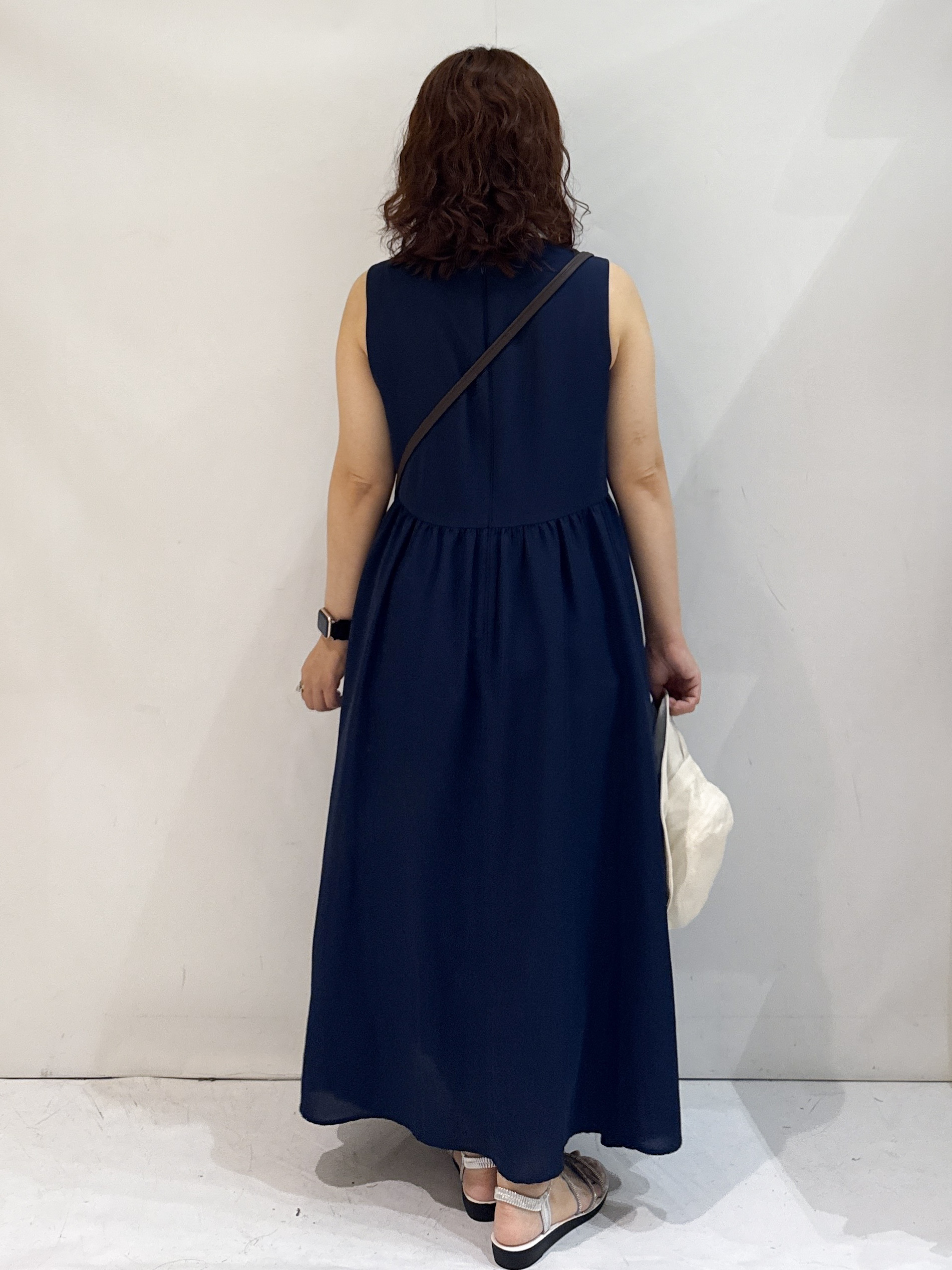 nakkoさんの「OPAQUE.CLIP｜【接触冷感】麻混シアーノースリーブワンピース《洗濯機OK》」を使ったコーディネート