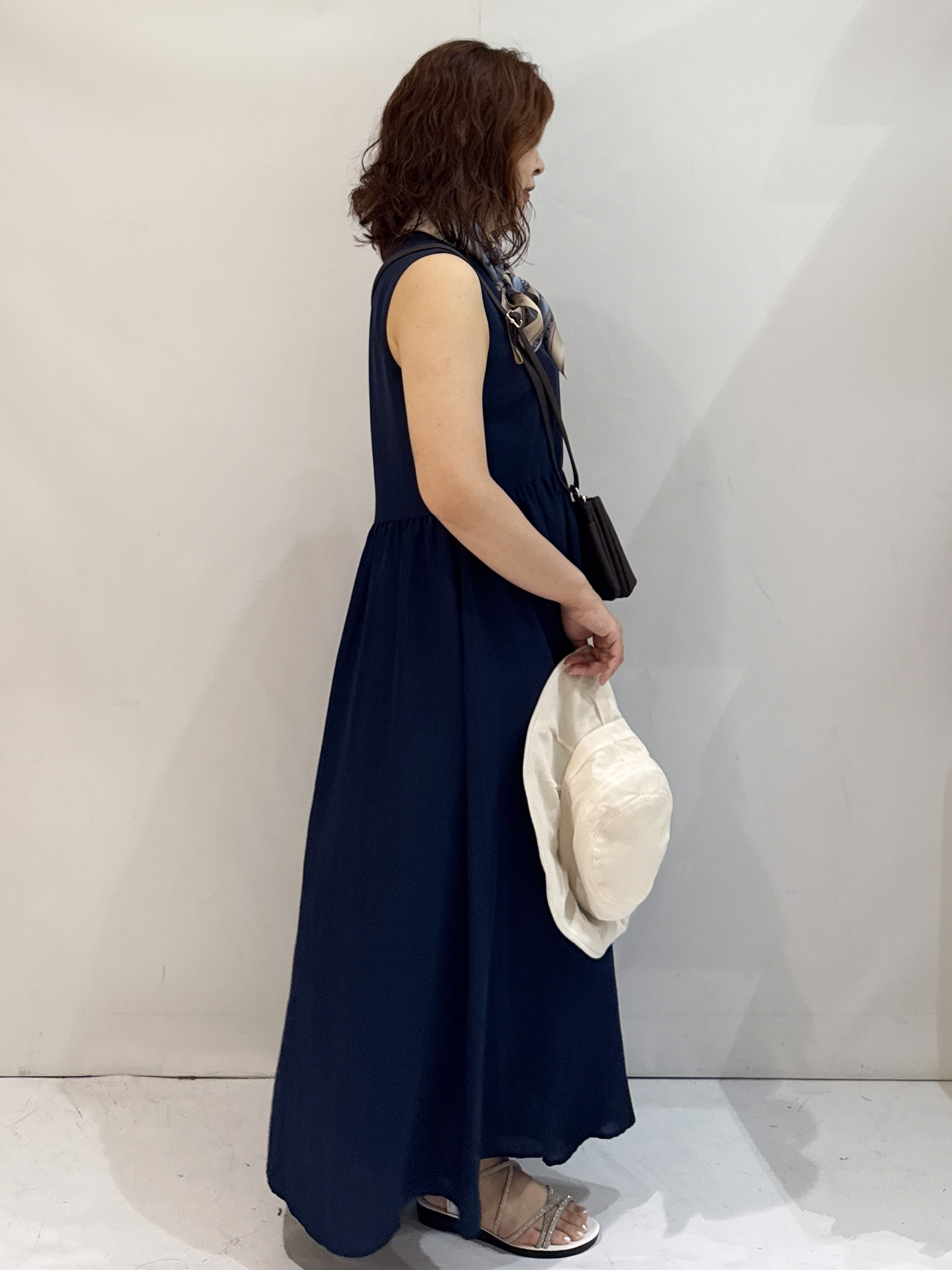 nakkoさんの「OPAQUE.CLIP｜【接触冷感】麻混シアーノースリーブワンピース《洗濯機OK》」を使ったコーディネート