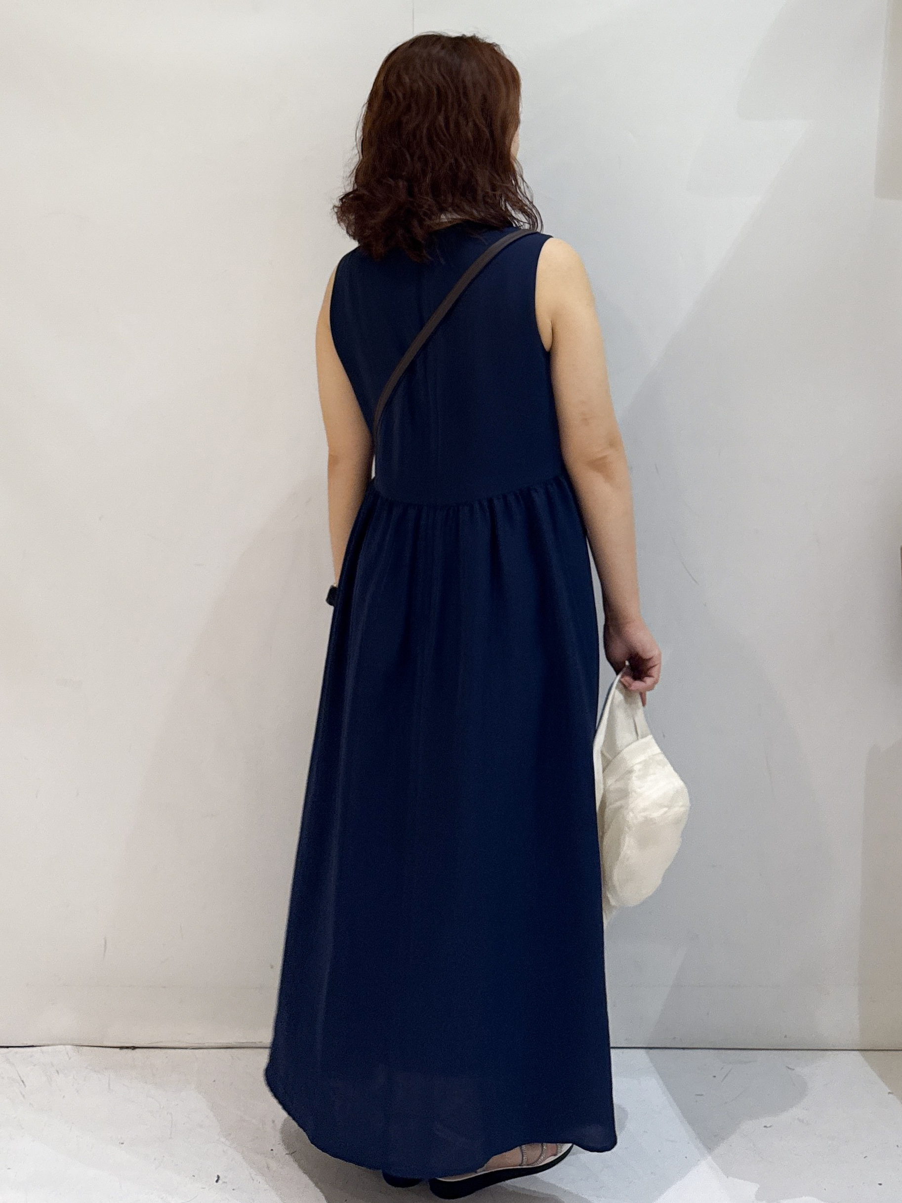 nakkoさんの「OPAQUE.CLIP｜【接触冷感】麻混シアーノースリーブワンピース《洗濯機OK》」を使ったコーディネート