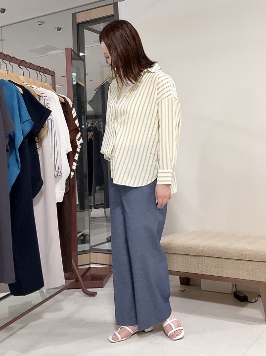 YUIさんの「UNTITLED｜ストライプシャツ」を使ったコーディネート