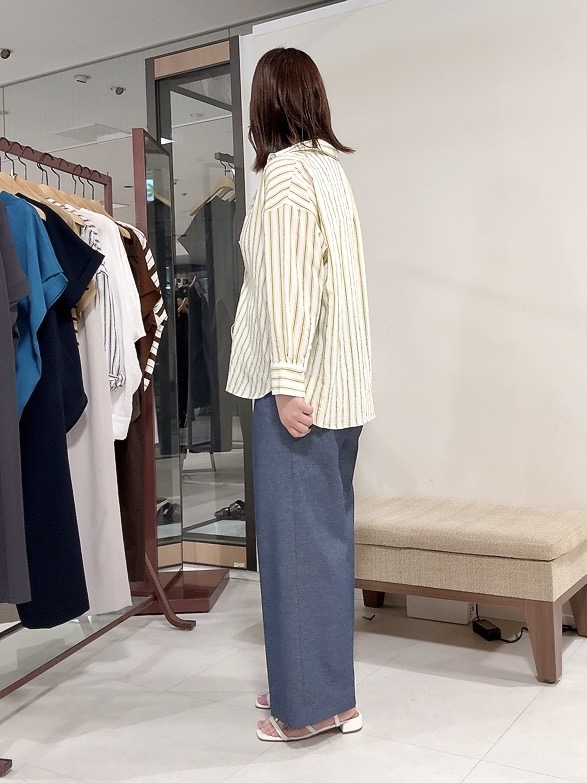 YUIさんの「UNTITLED｜ストライプシャツ」を使ったコーディネート