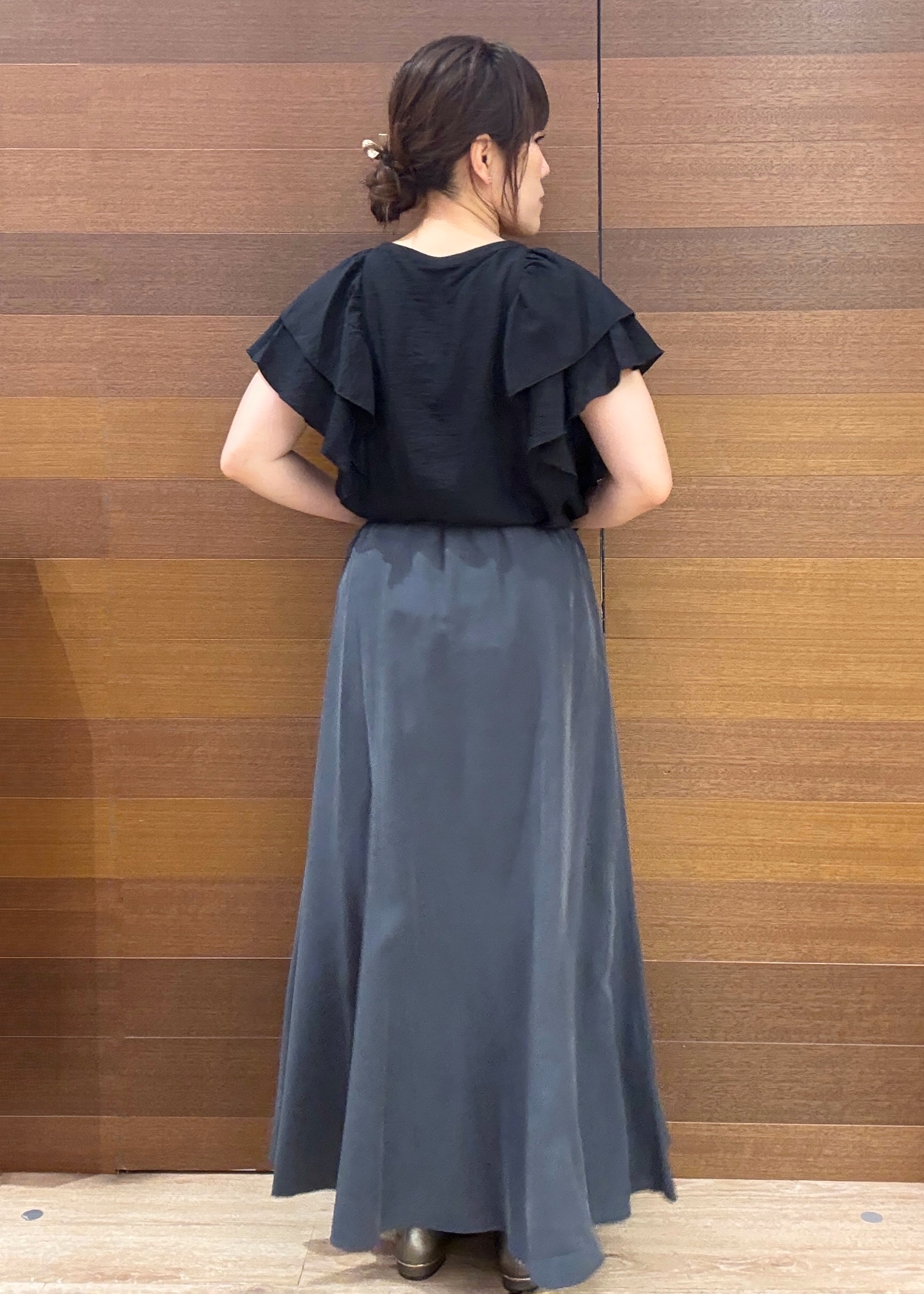 maichiさんの「OPAQUE.CLIP｜フリルVネックブラウス【洗濯機OK】」を使ったコーディネート