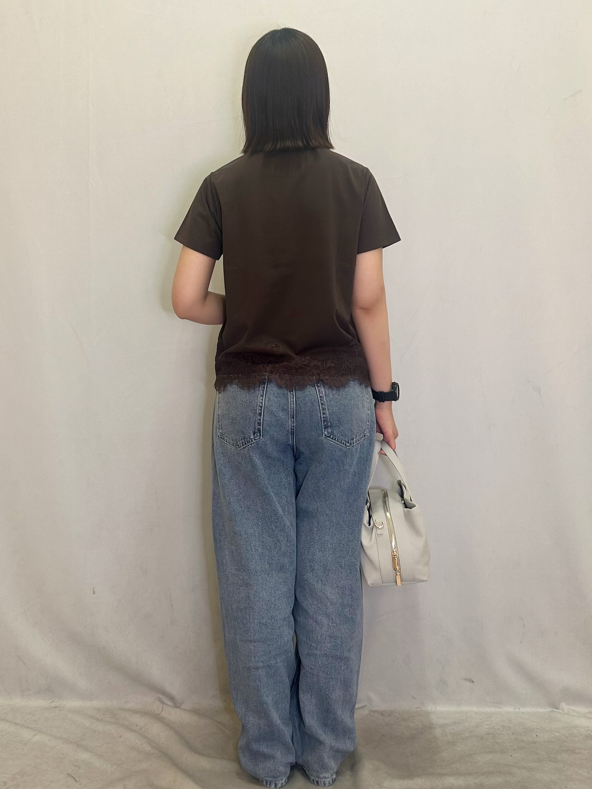 きららさんの「index｜【接触冷感／UVケア】裾レースロゴTシャツ《洗濯機OK／S-3L》」を使ったコーディネート