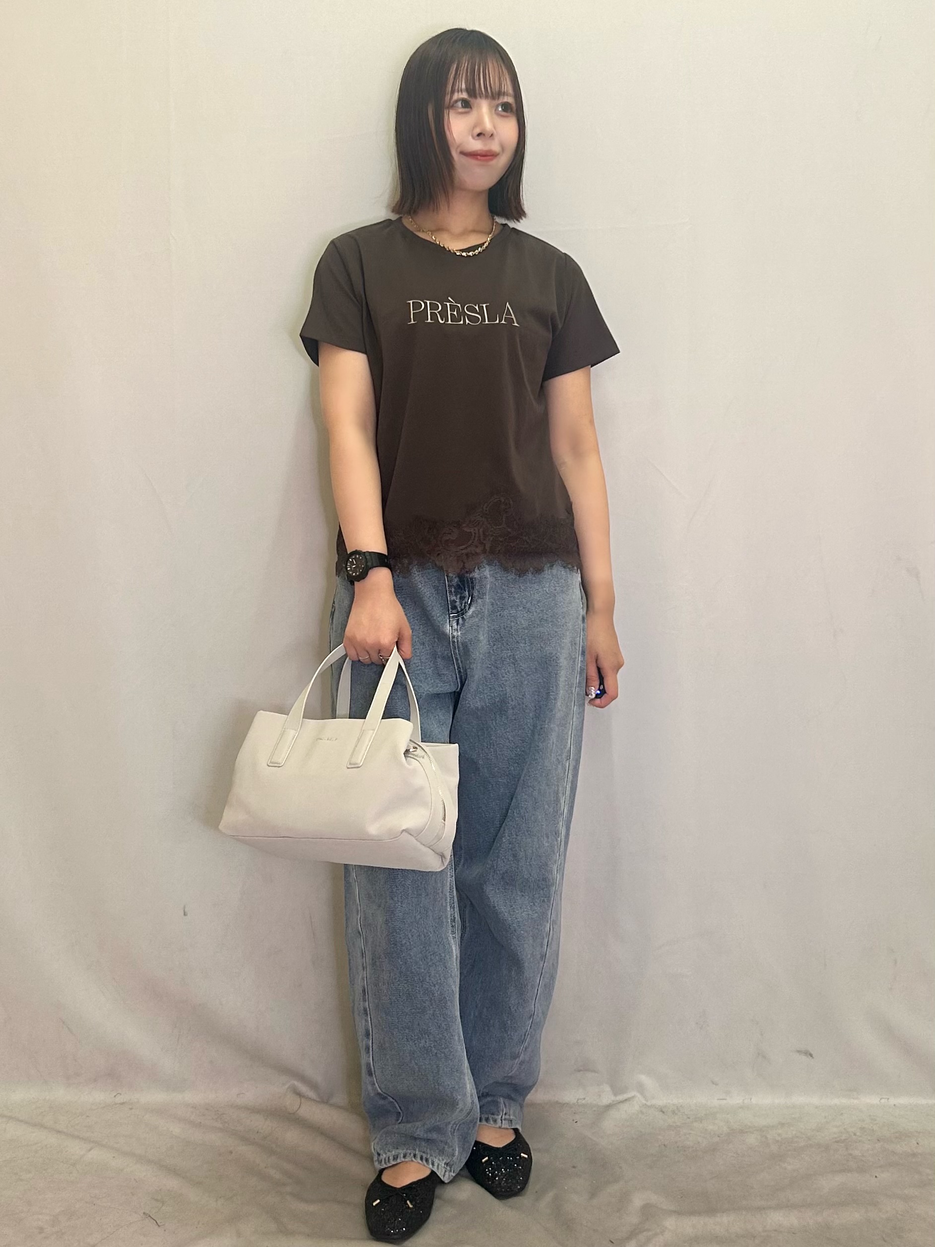 きららさんの「index｜【接触冷感／UVケア】裾レースロゴTシャツ《洗濯機OK／S-3L》」を使ったコーディネート