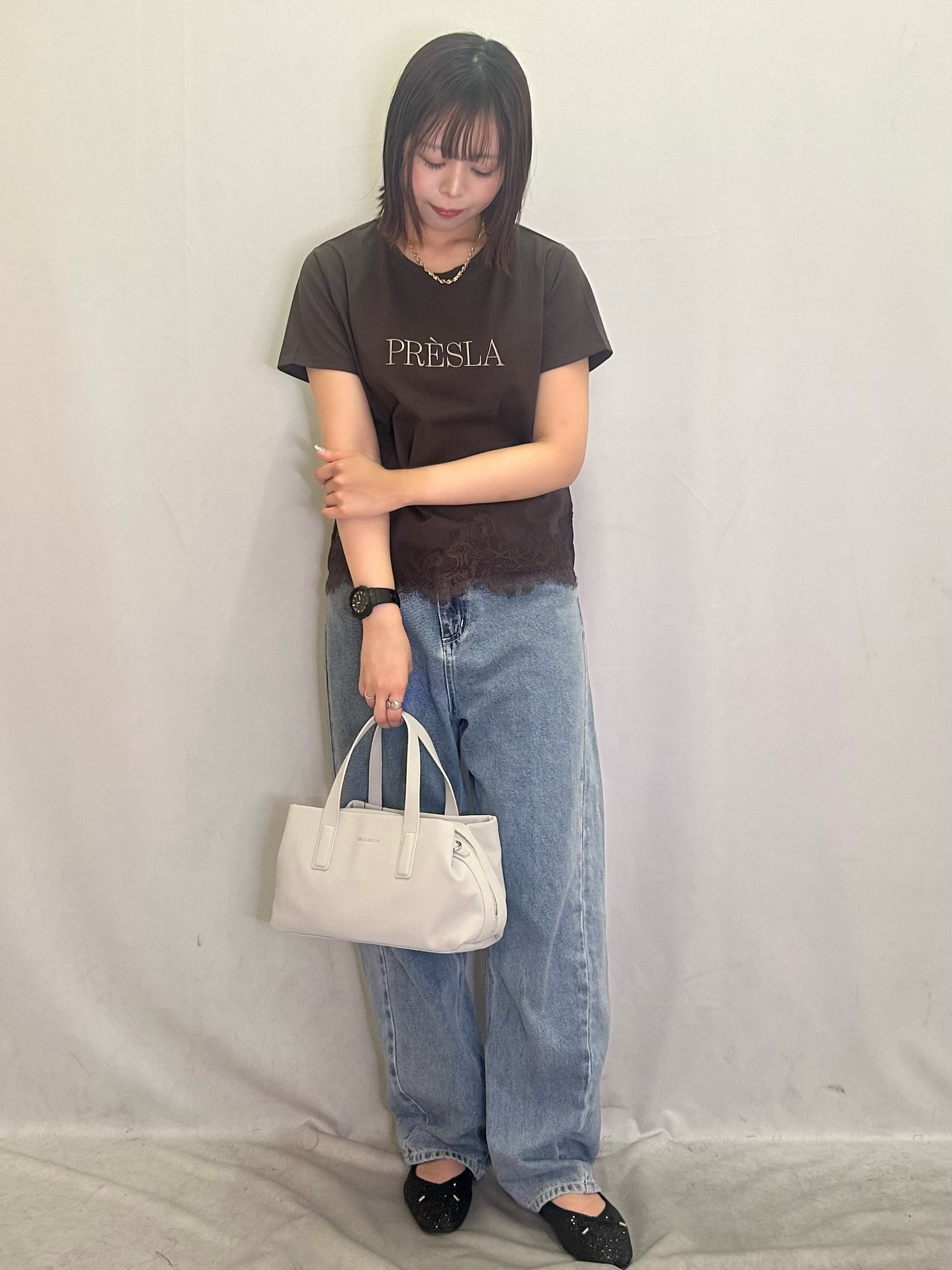 きららさんの「index｜【接触冷感／UVケア】裾レースロゴTシャツ《洗濯機OK／S-3L》」を使ったコーディネート