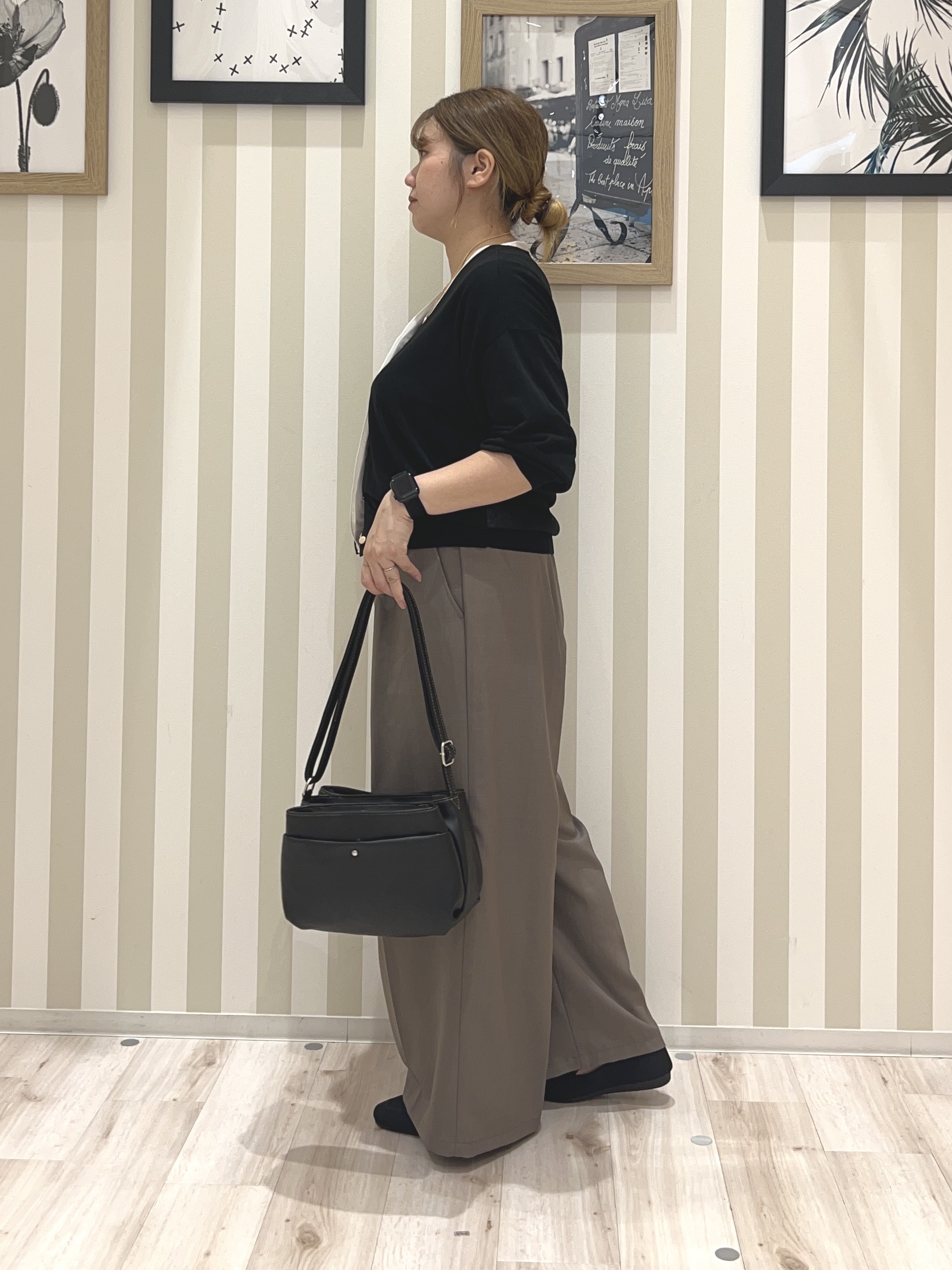 mさんの「SHOO･LA･RUE｜【洗濯機可/S-LL】配色シフォン襟でサマ見え 上品シアーカーディガン」を使ったコーディネート