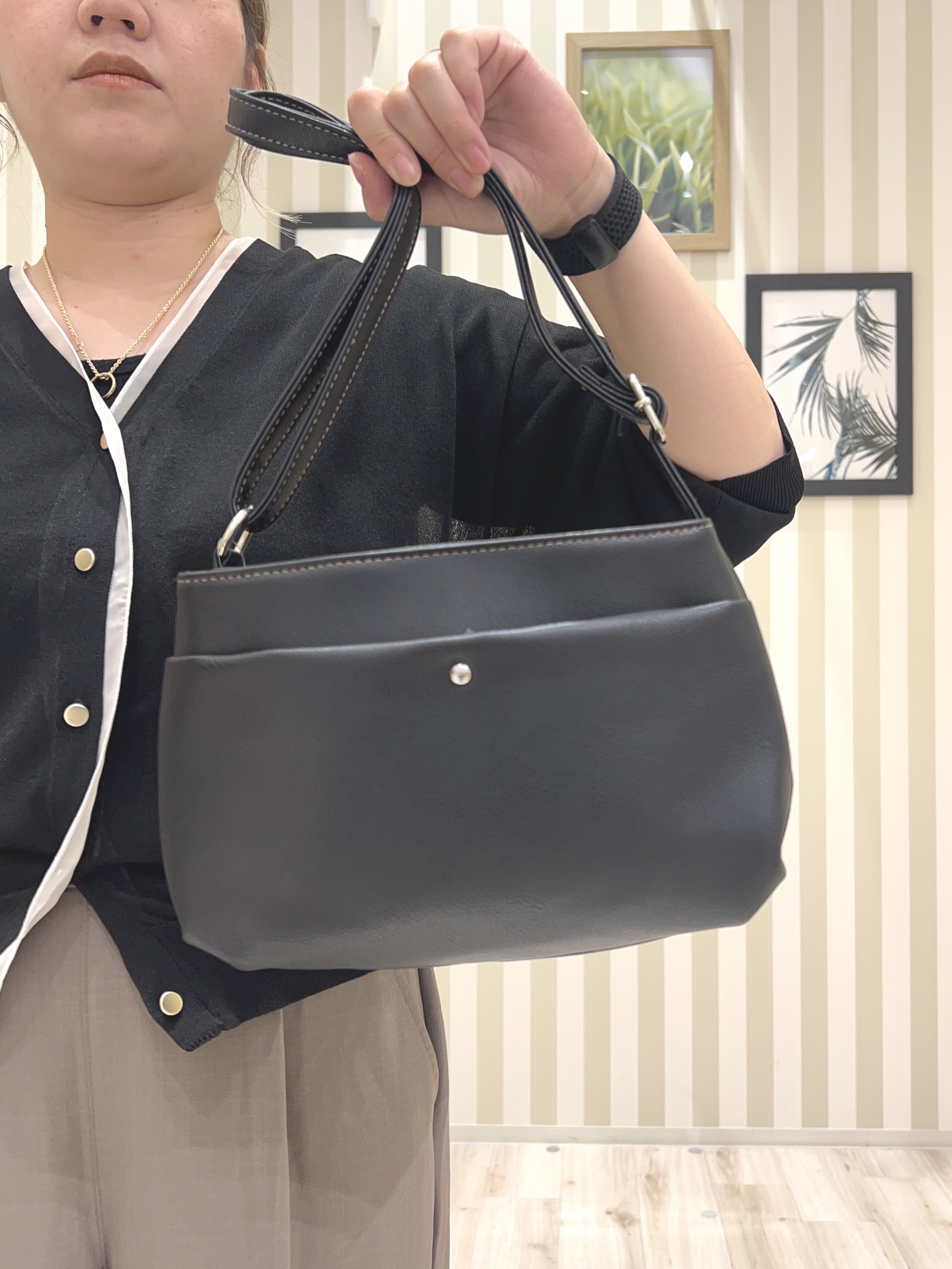 mさんの「SHOO･LA･RUE｜【洗濯機可/S-LL】配色シフォン襟でサマ見え 上品シアーカーディガン」を使ったコーディネート