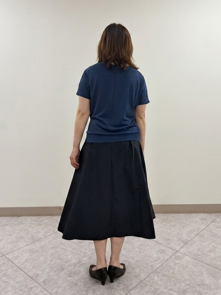 S.xuliさんの「Reflect｜【二の腕カバー／手洗い可】ネックレース フレンチスリーブニット」を使ったコーディネート