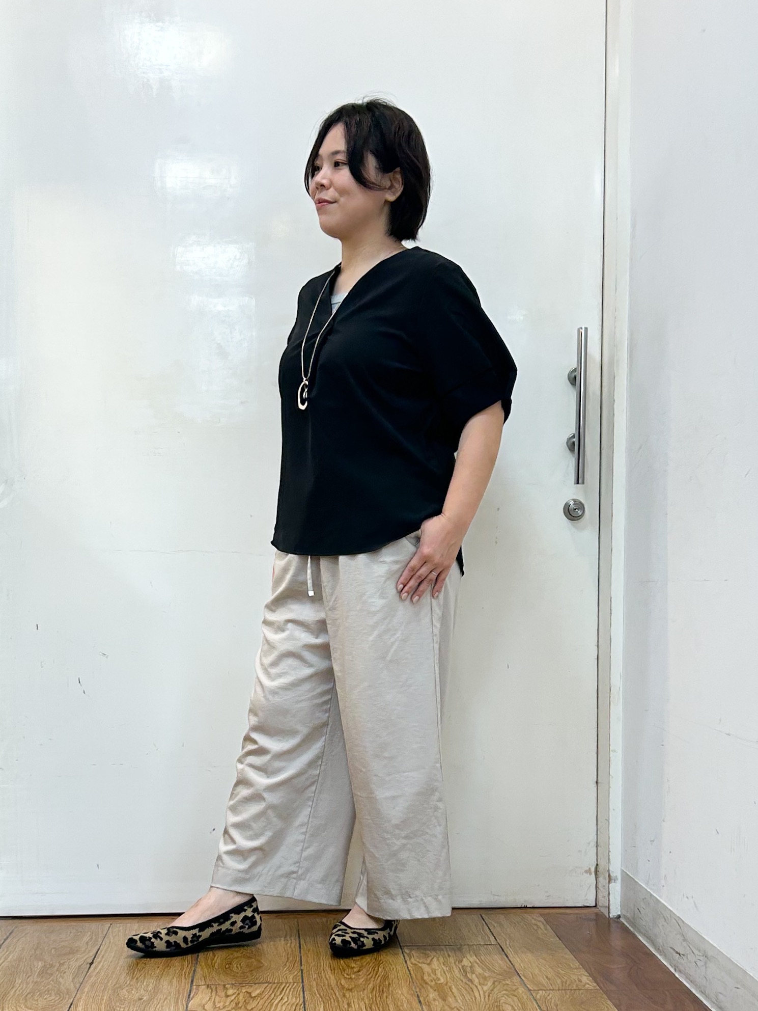 haruさんの「SHOO･LA･RUE｜【洗濯後しわになりにくい/インせずきまる】お袖のハシゴレースが涼やかな印象 麻調スキッパーブラウス」を使ったコーディネート