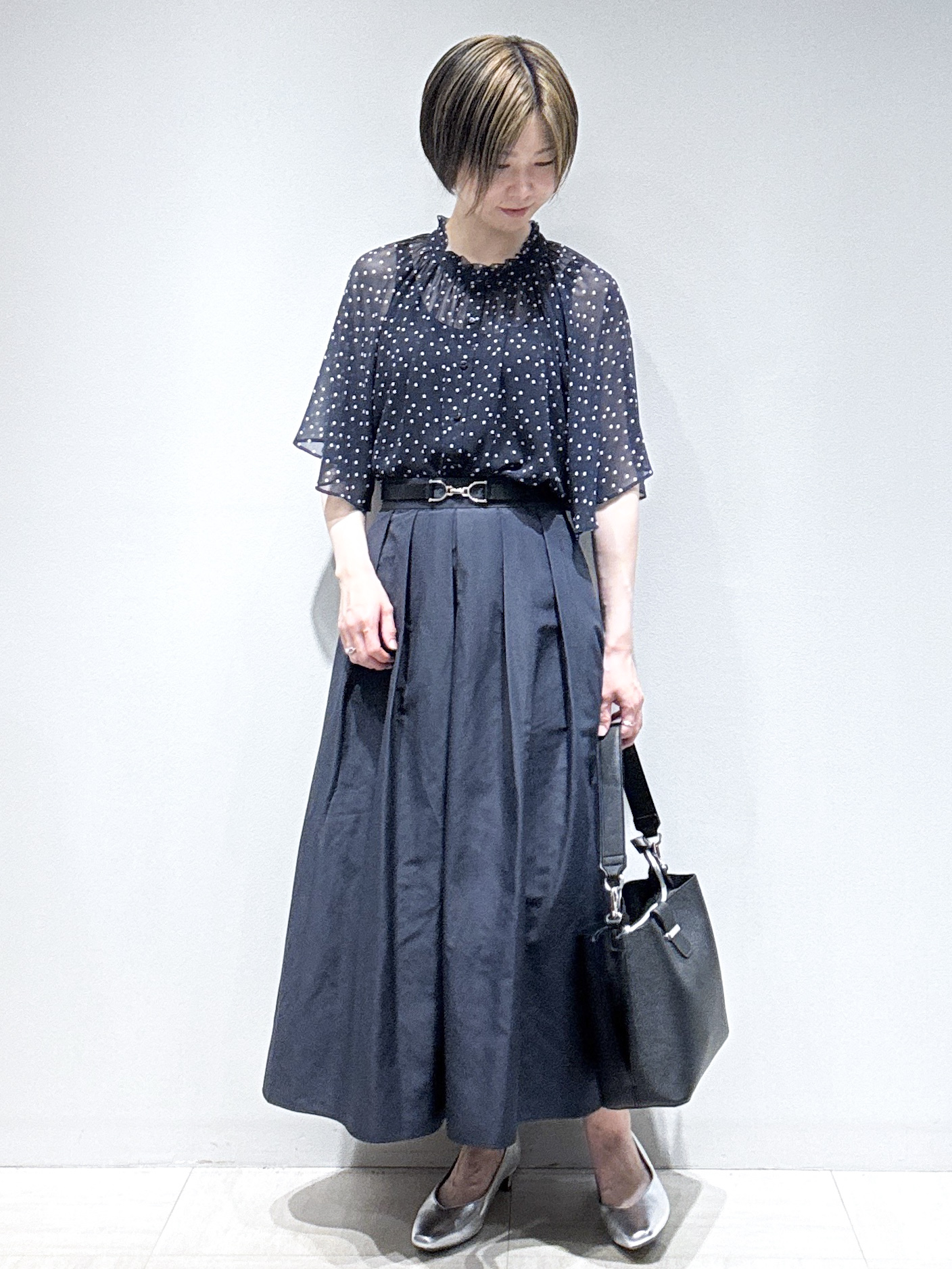 まちこさんの「Reflect｜【セットアップ／手洗い可】ドット柄シアーブラウス」を使ったコーディネート
