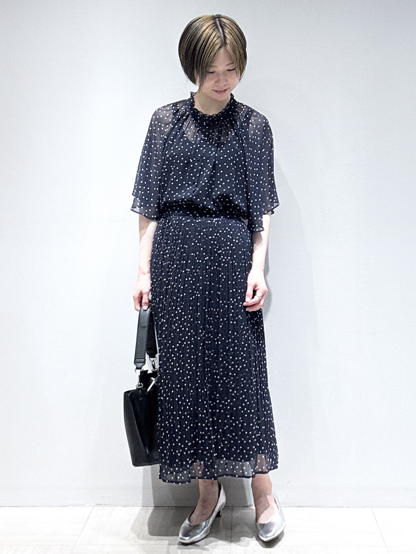 まちこさんの「Reflect｜【セットアップ／手洗い可】ドット柄シアーブラウス」を使ったコーディネート