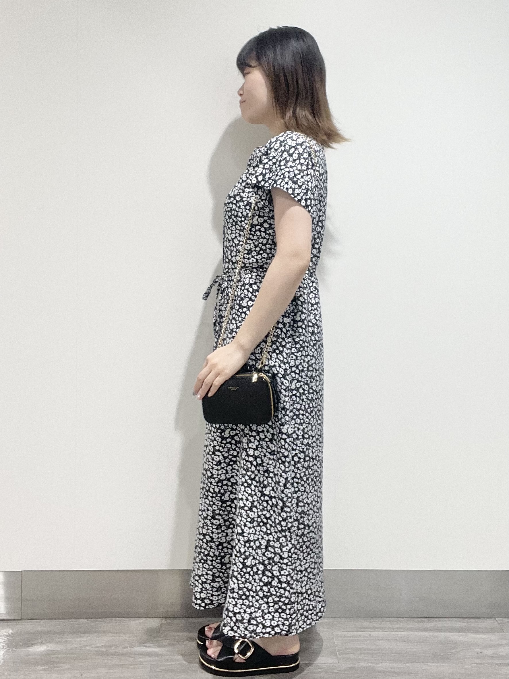 こじさんの「OPAQUE.CLIP｜小花柄スキッパーワンピース【洗濯機OK】」を使ったコーディネート