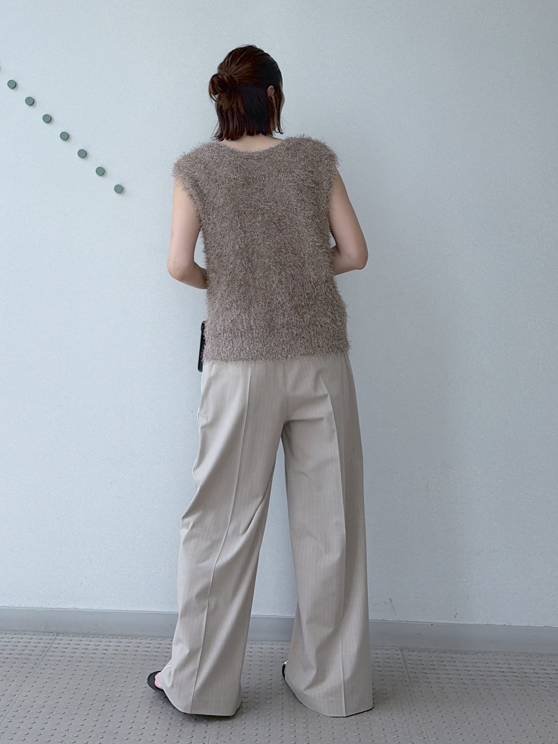 yoshikadoさんの「DRESSTERIOR｜フェザーヤーン2WAYニットプルオーバー」を使ったコーディネート